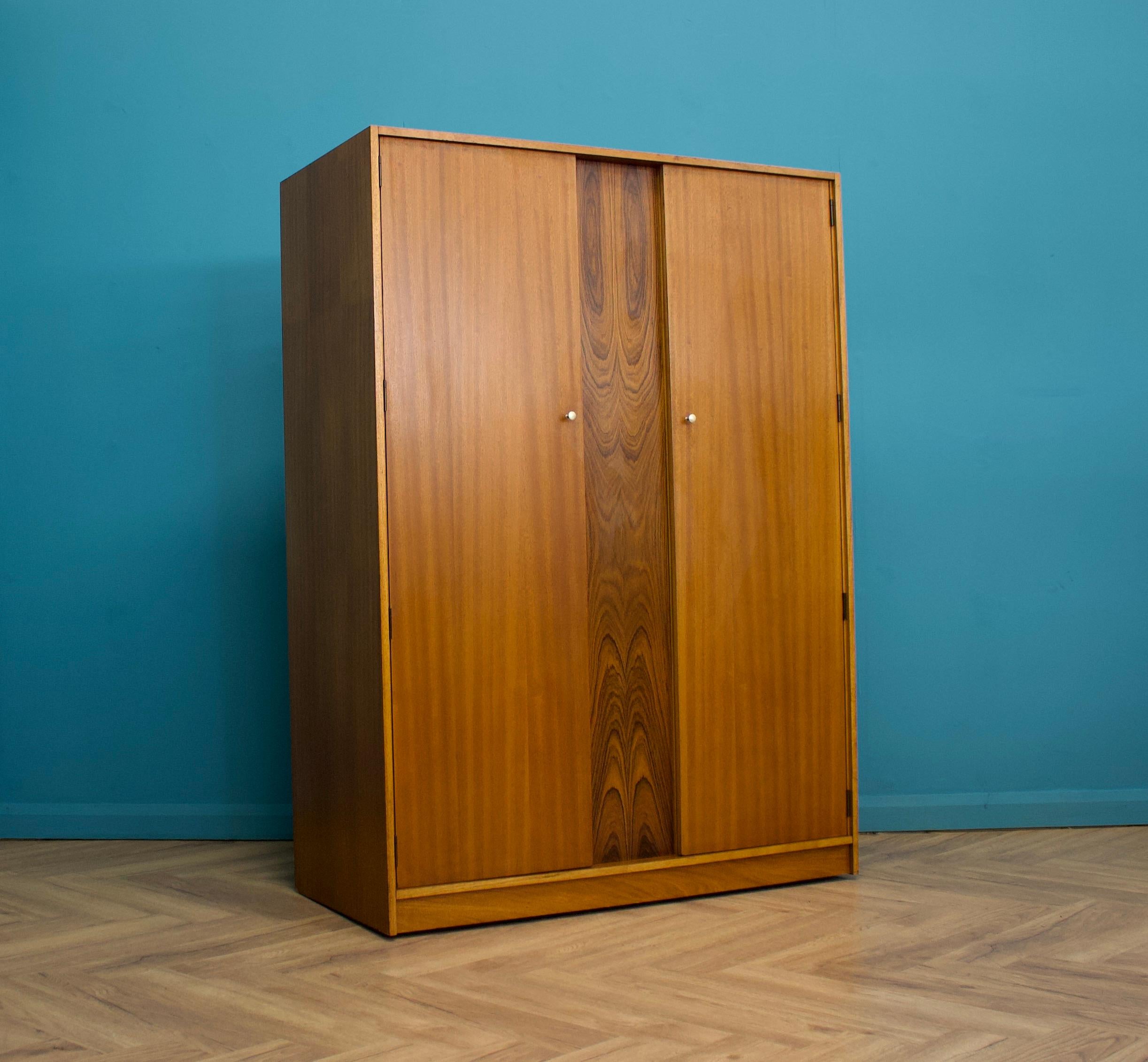 Teakholz-Schrank von Uniflex, 1960er Jahre (Furnier)