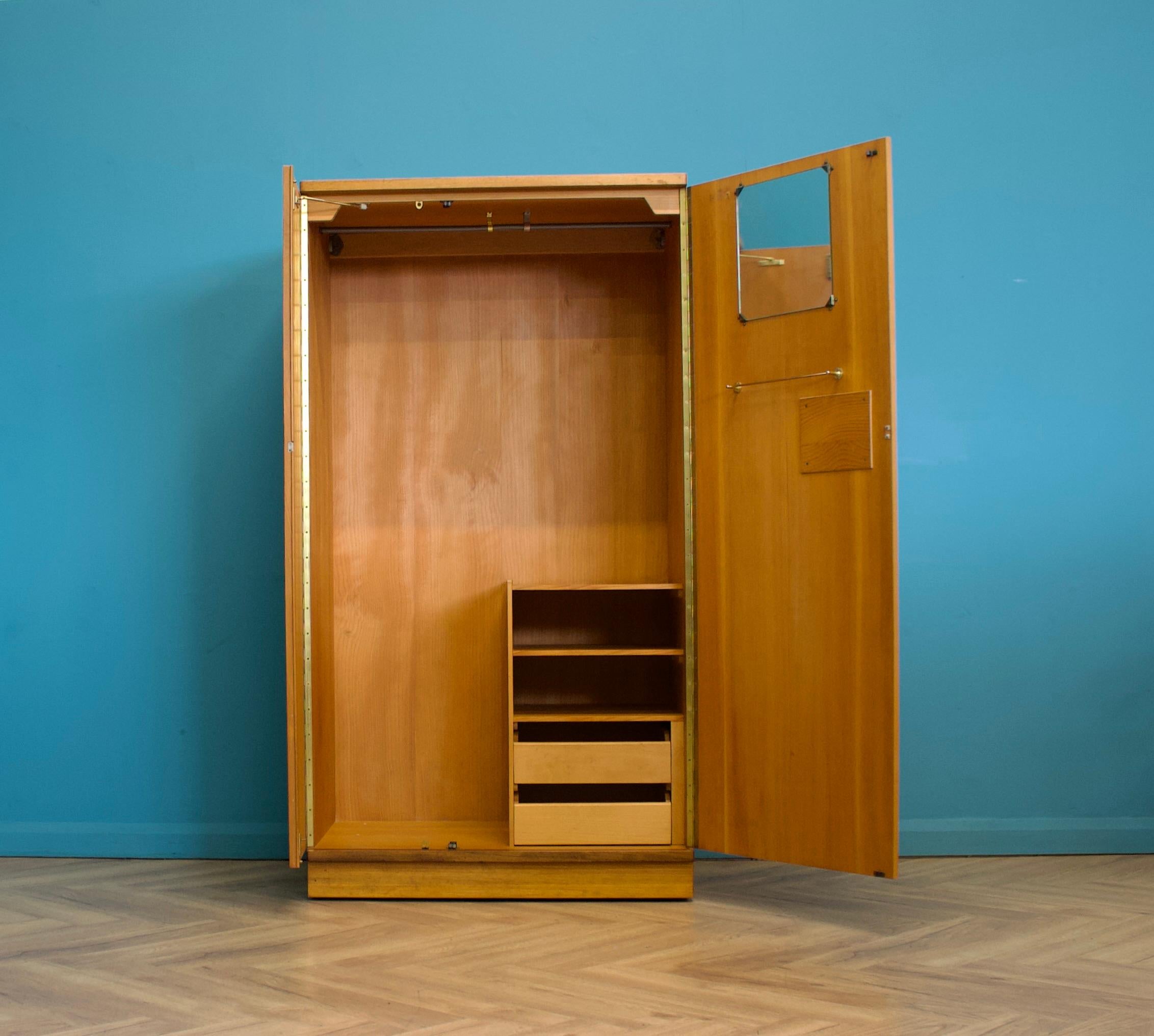 Impiallacciato Armadio in teak di Uniflex, anni '60 in vendita