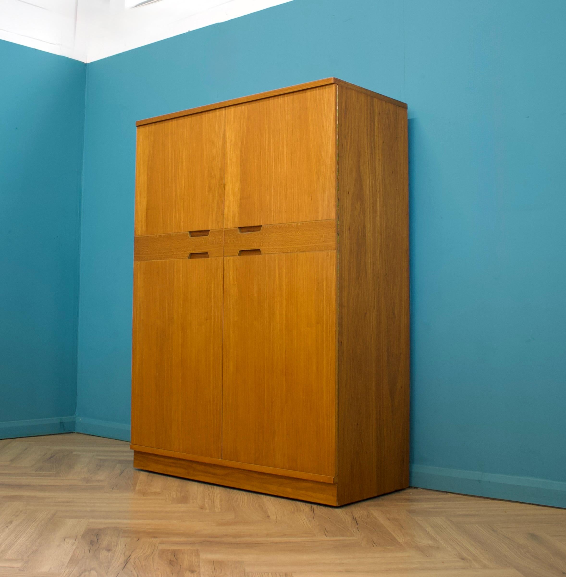 Teakholz-Schrank von Uniflex, 1960er Jahre im Zustand „Gut“ in South Shields, GB