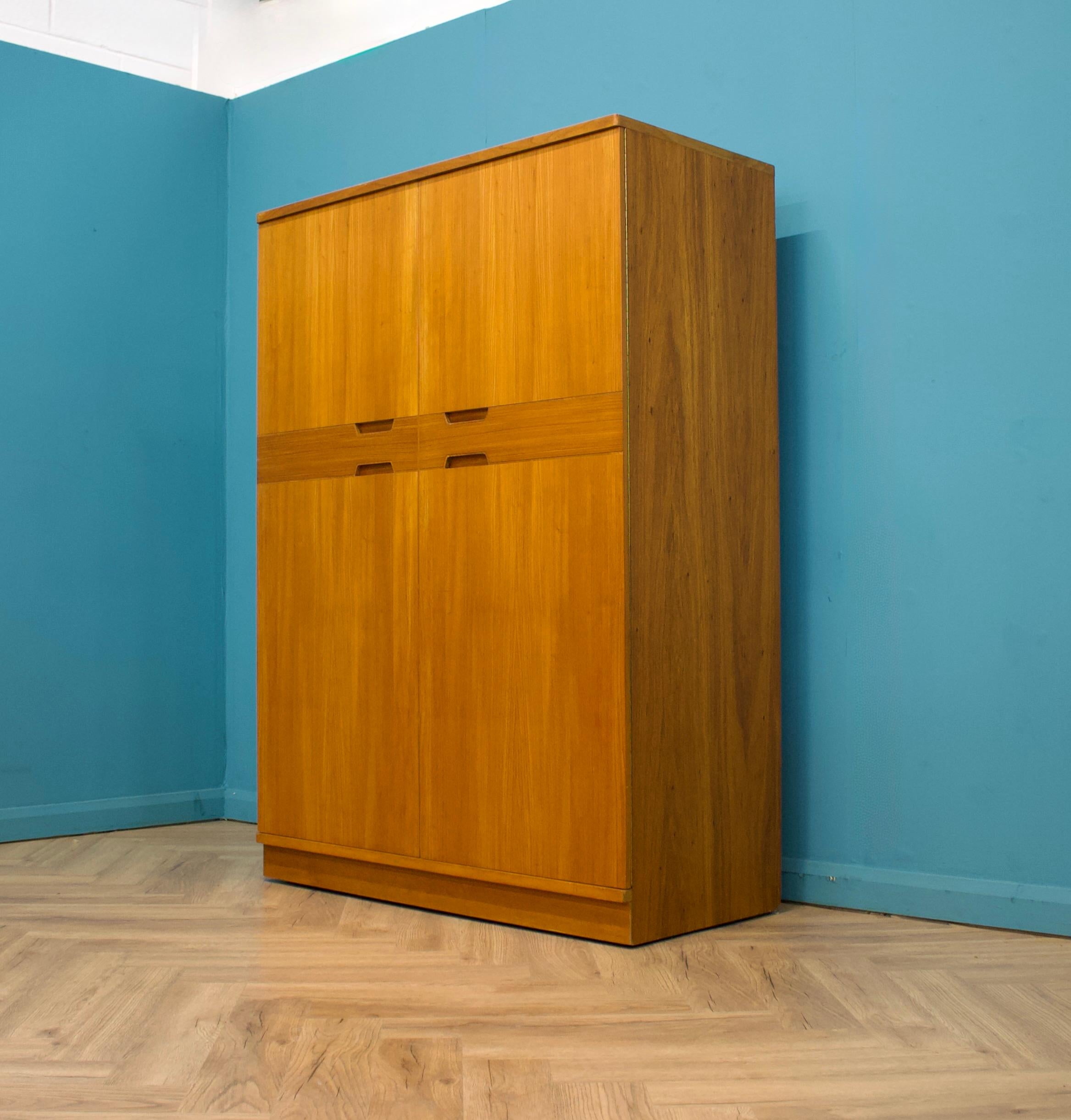 Teakholz-Schrank von Uniflex, 1960er Jahre im Zustand „Gut“ in South Shields, GB