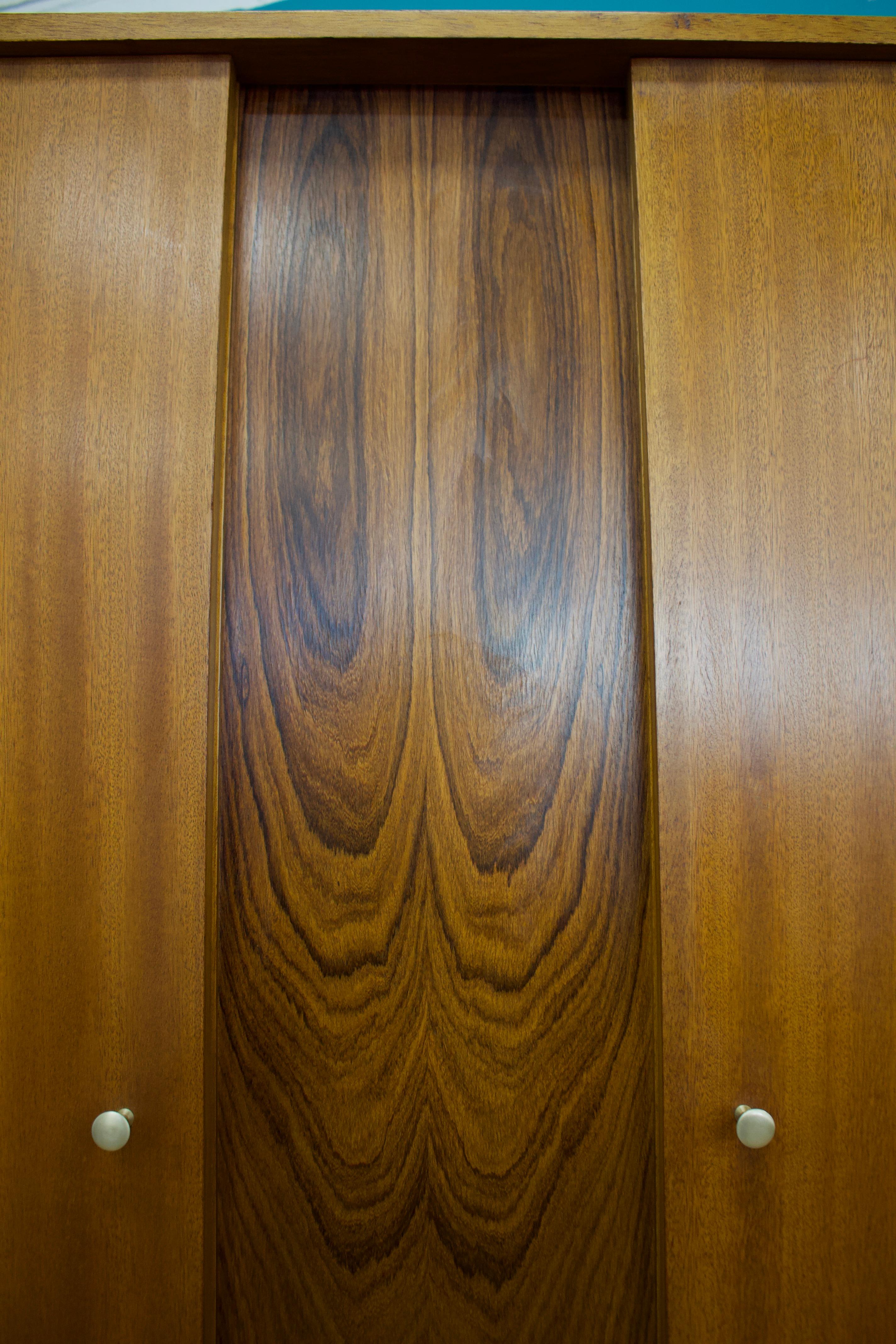 Teakholz-Schrank von Uniflex, 1960er Jahre (20. Jahrhundert)