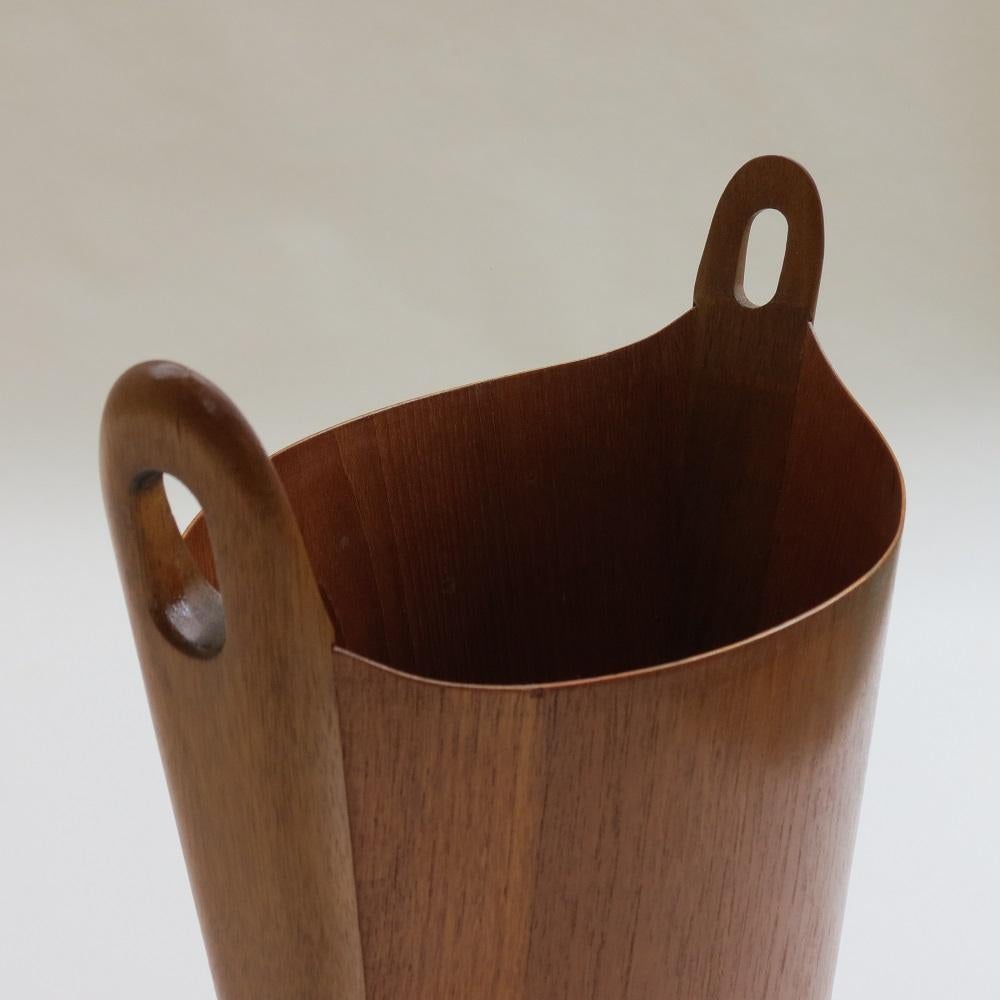 Teak Waste Paper Bin Designed by Einar Barnes for P S Heggen Norway Midcentury In Good Condition In Stow on the Wold, GB
