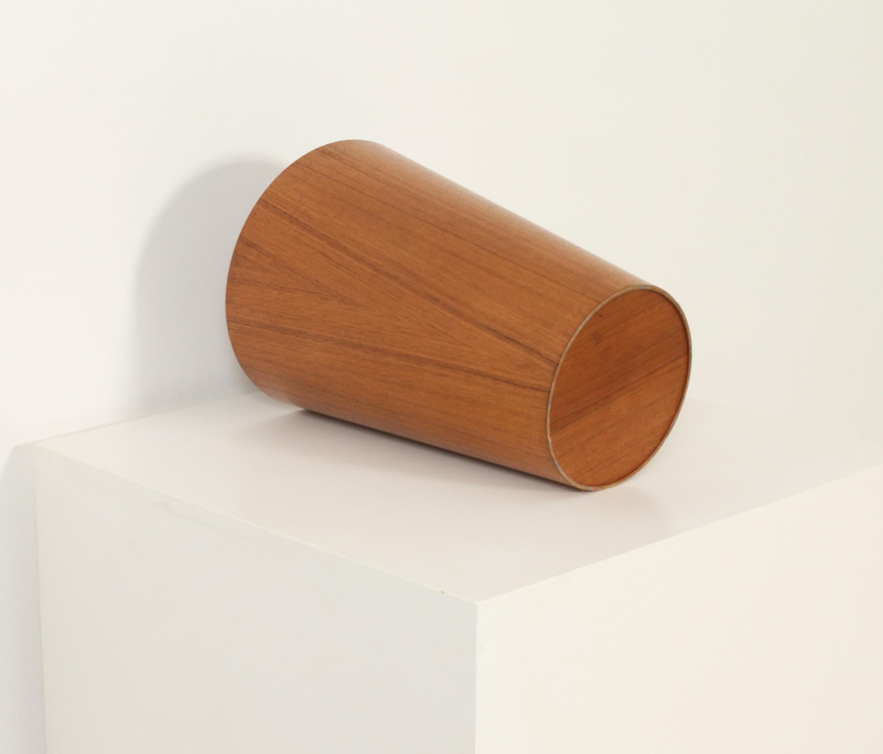 Papelera de teca de Martin Åberg, Suecia, años 60 Escandinavo moderno en venta