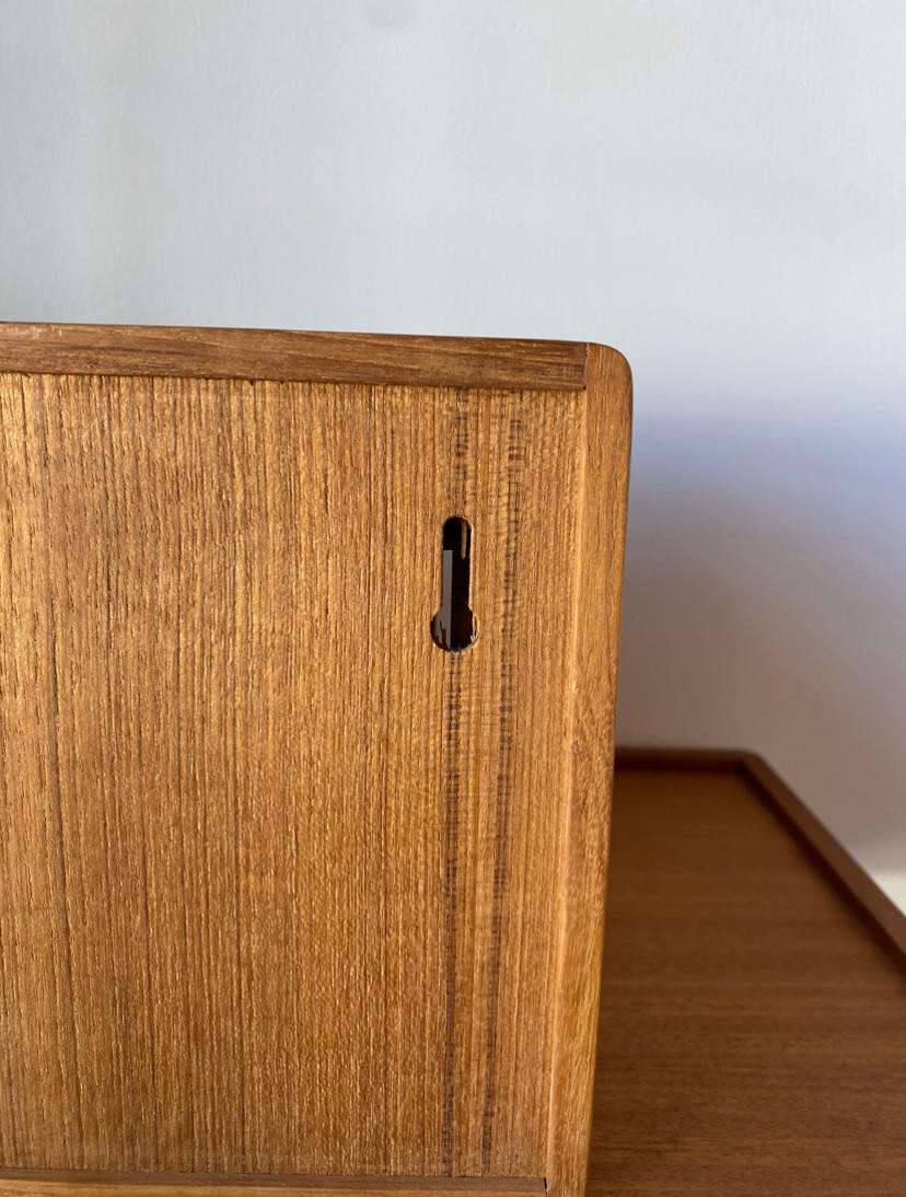 Teak Wood 20 CD Holder & Organizer for Wall or Shelf Kalmar Designs In Good Condition In San Diego, CA