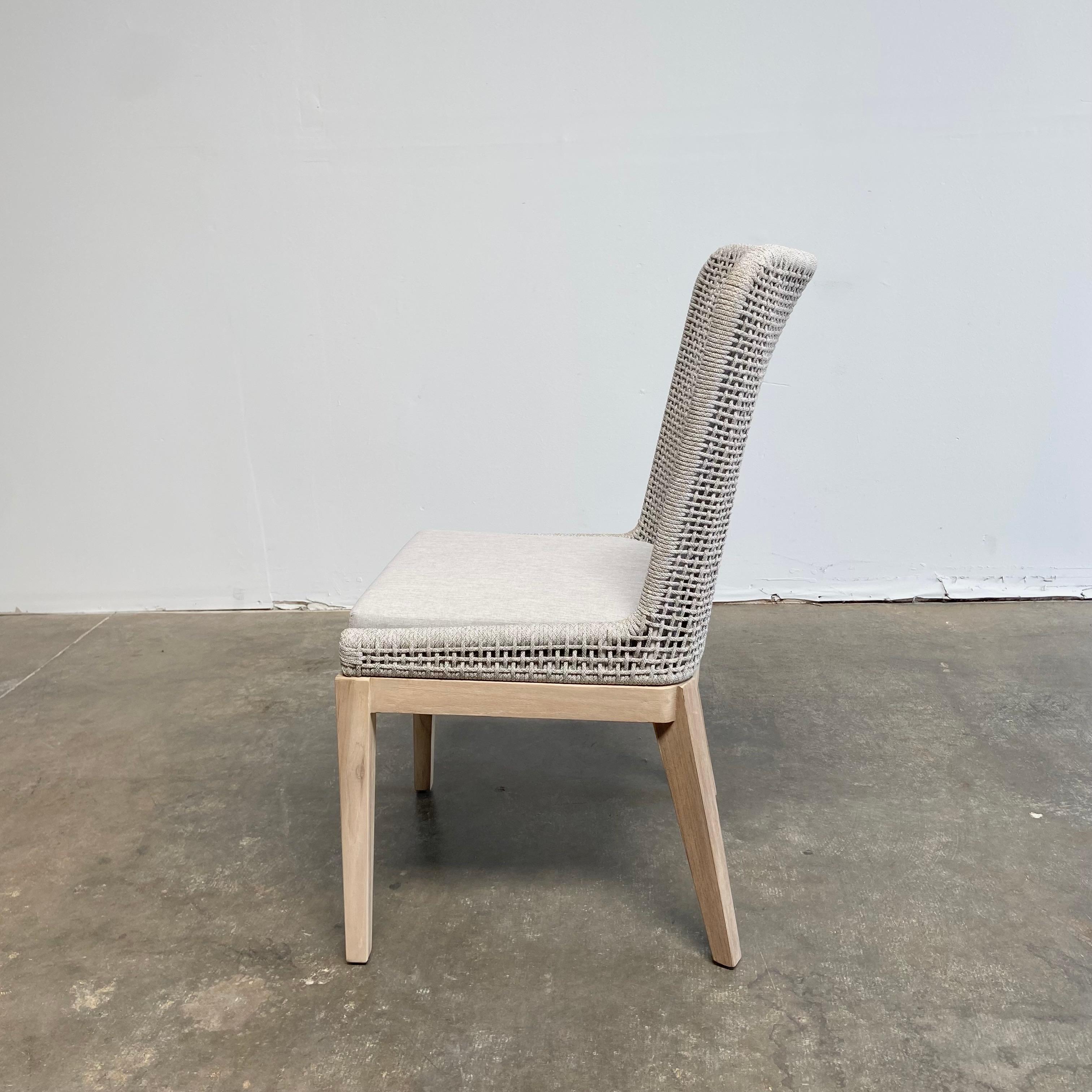 Chaises de salle à manger d'extérieur en bois de teck et corde tissée Neuf - En vente à Brea, CA