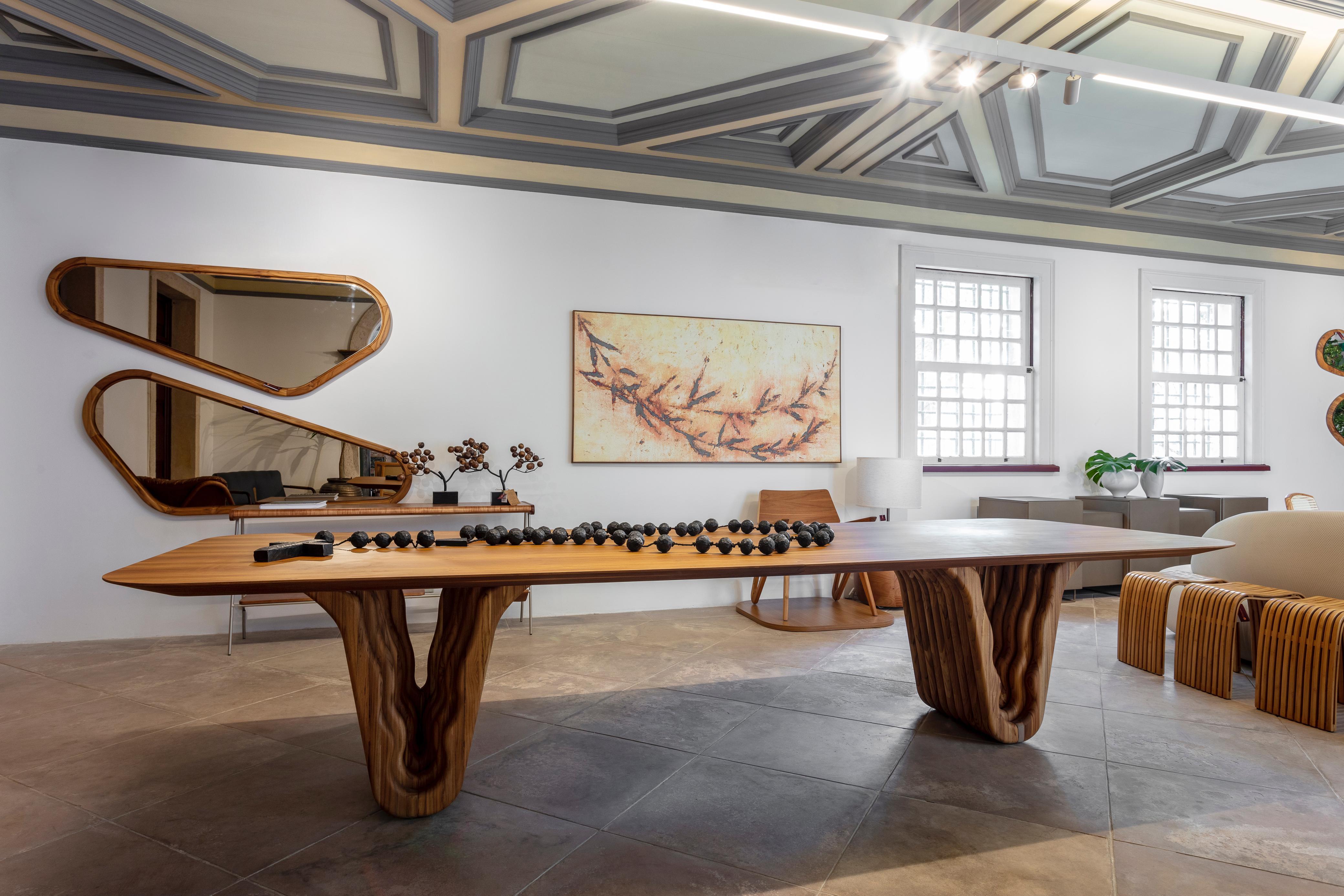 Moderno Tavolo da pranzo in Wood Wood con piano da 118 pollici e base solida, Collection'S in vendita