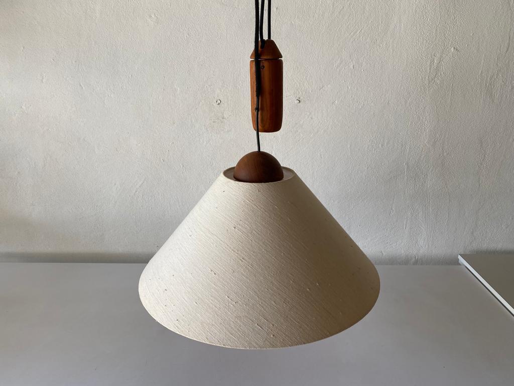 Teak Wood & Fabric Shade Counterweight Pendant Lamp by Domus, 1980s, Italy In Good Condition In Hagenbach, DE
