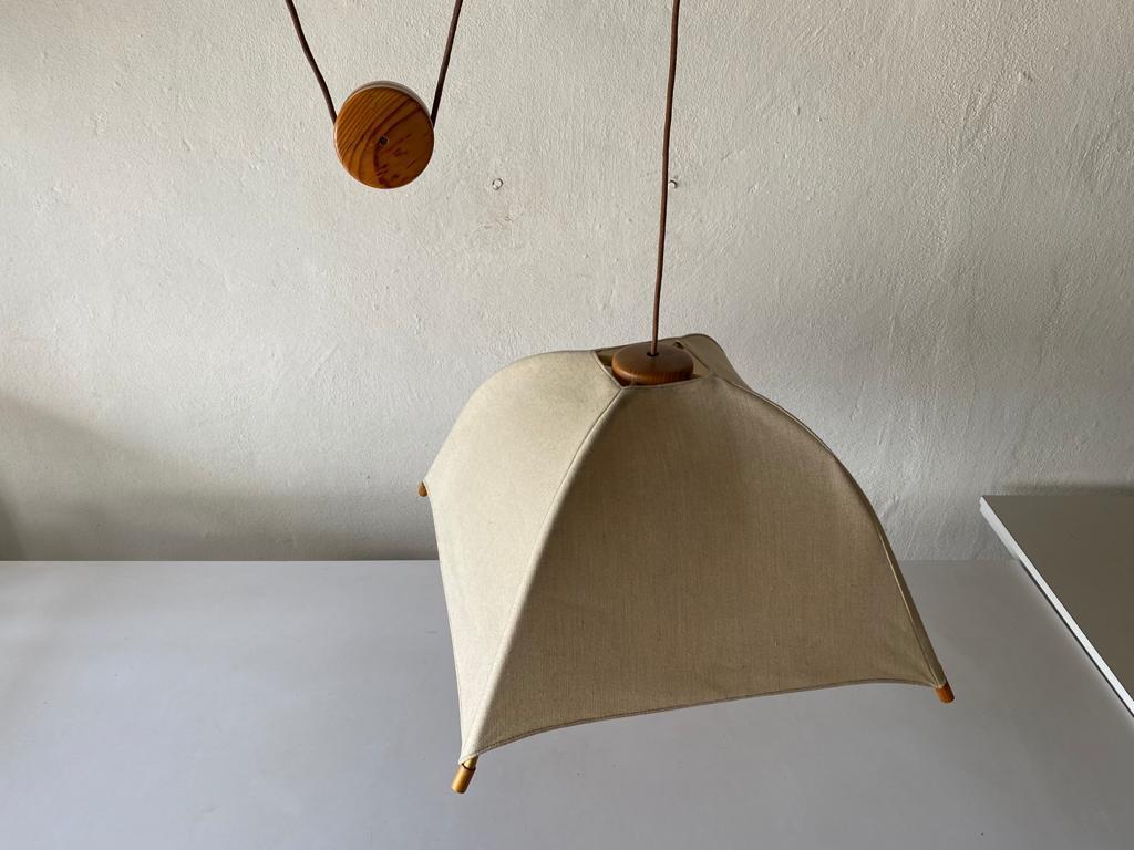 Teak Wood & Fabric Shade Counterweight Pendant Lamp by Domus, 1980s Italy In Good Condition In Hagenbach, DE