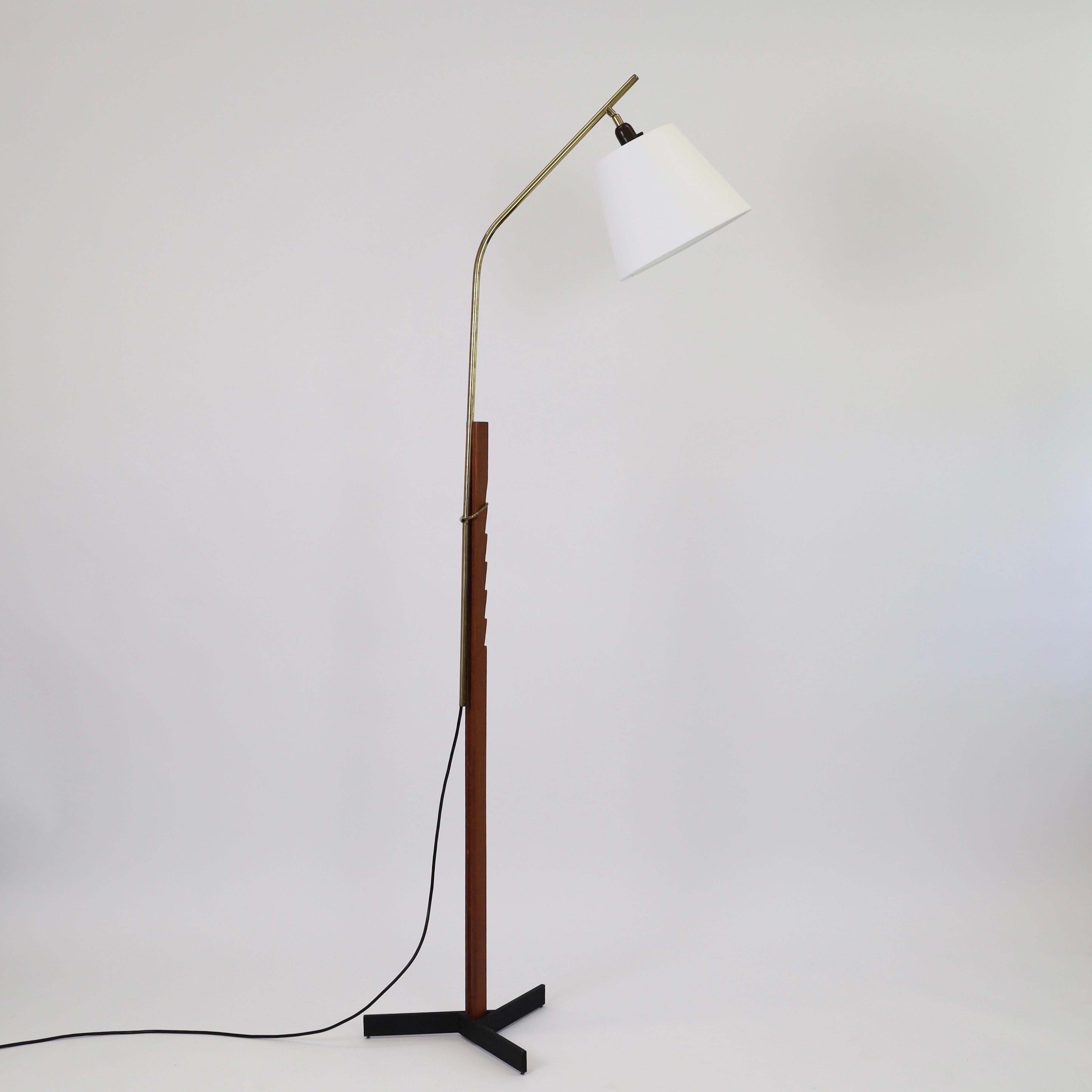 Lampada da terra in legno di teak di Svend Aage Holm Sorensen, 1960, Danimarca in vendita 4