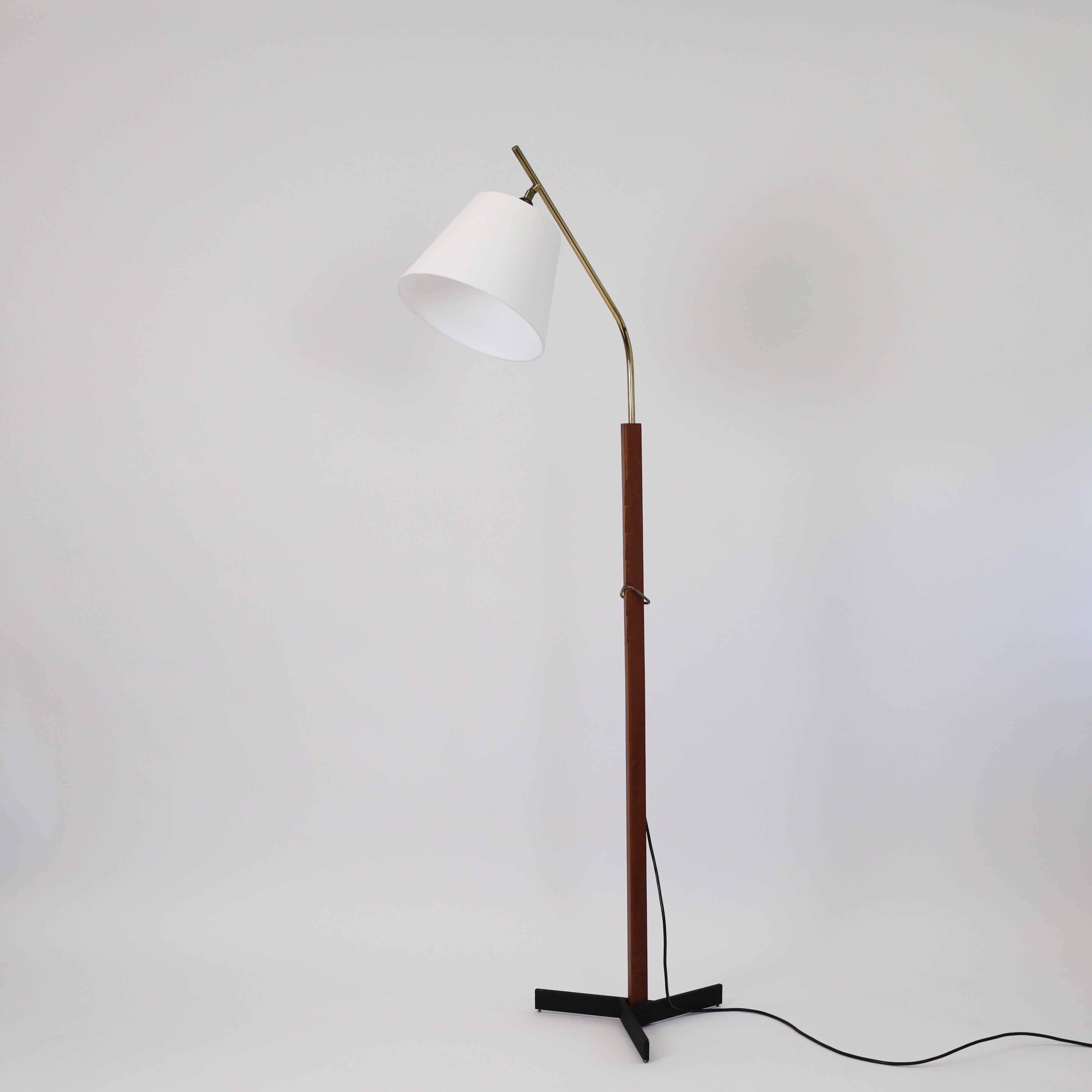 Lampada da terra in legno di teak di Svend Aage Holm Sorensen, 1960, Danimarca in vendita 1