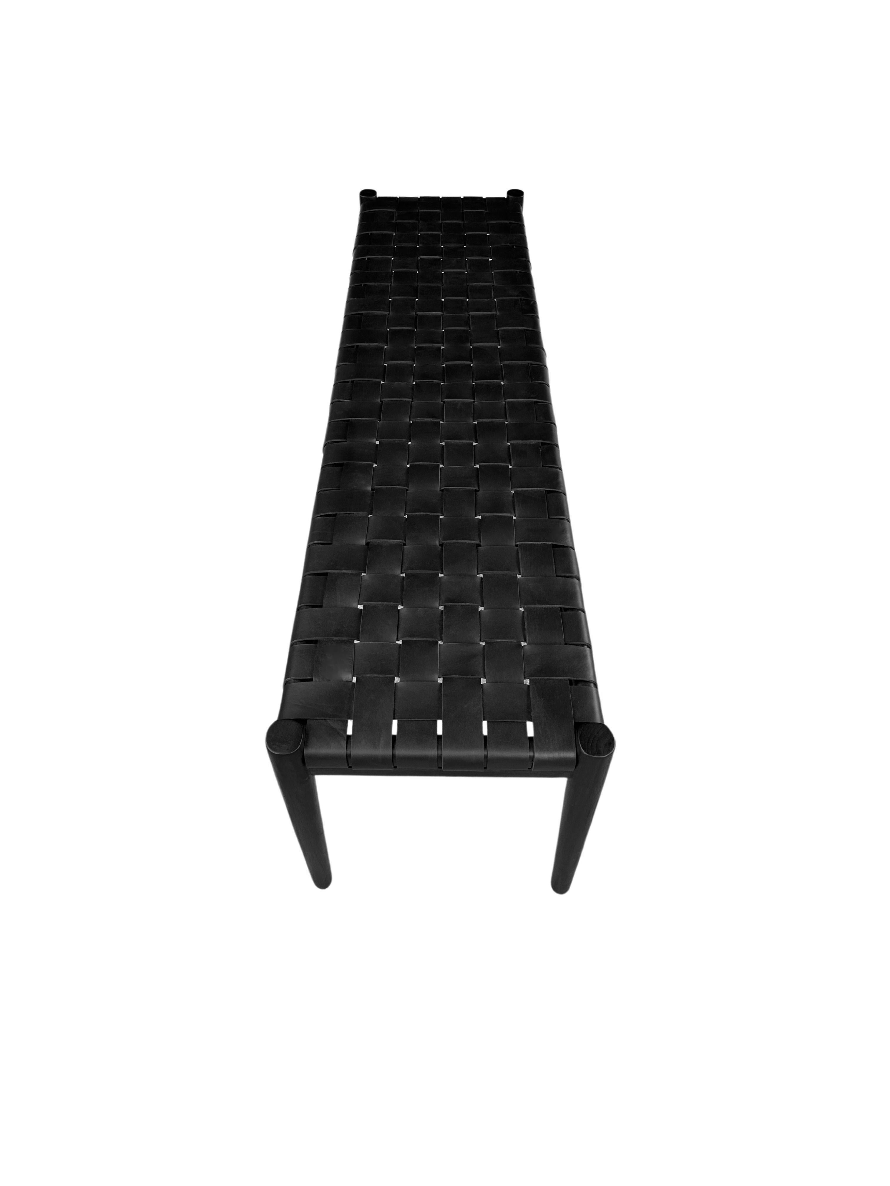 Banc en bois de teck, avec assise et cadre en cuir noir tressé Neuf - En vente à Jimbaran, Bali