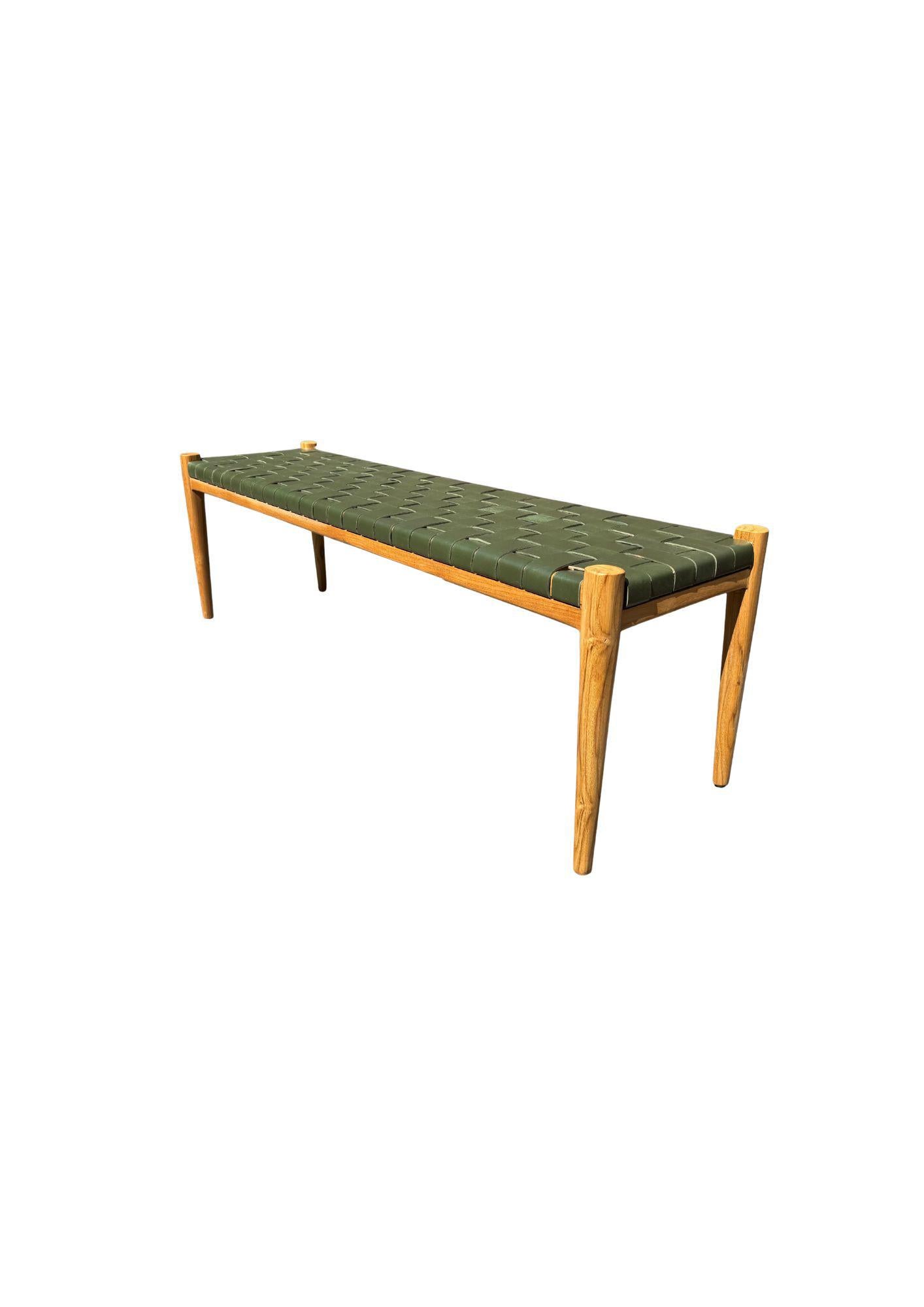 Moderne Banc en bois de teck, avec assise en cuir tissé en vente