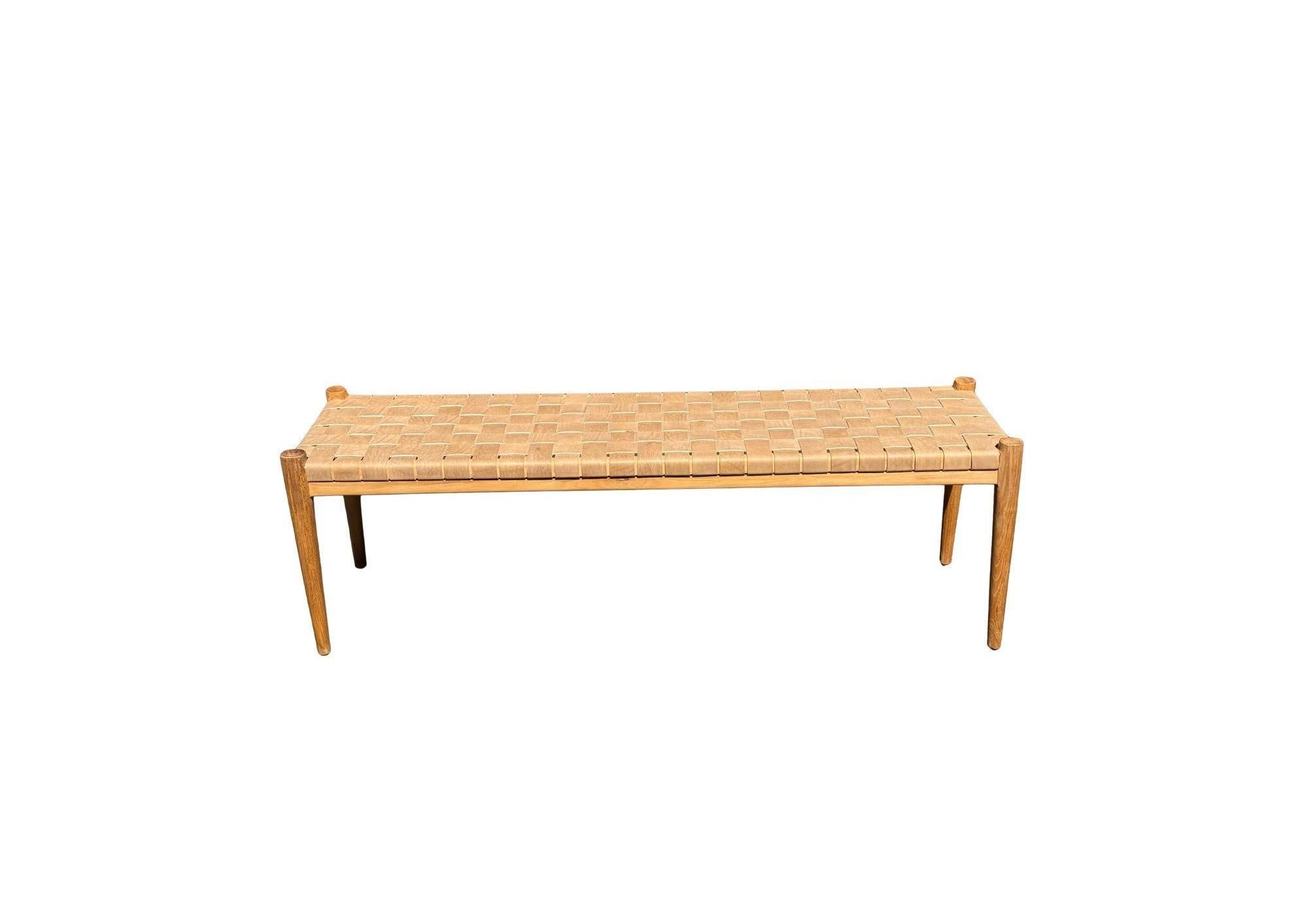 Indonésien Banc en bois de teck, avec assise en cuir tissé en vente