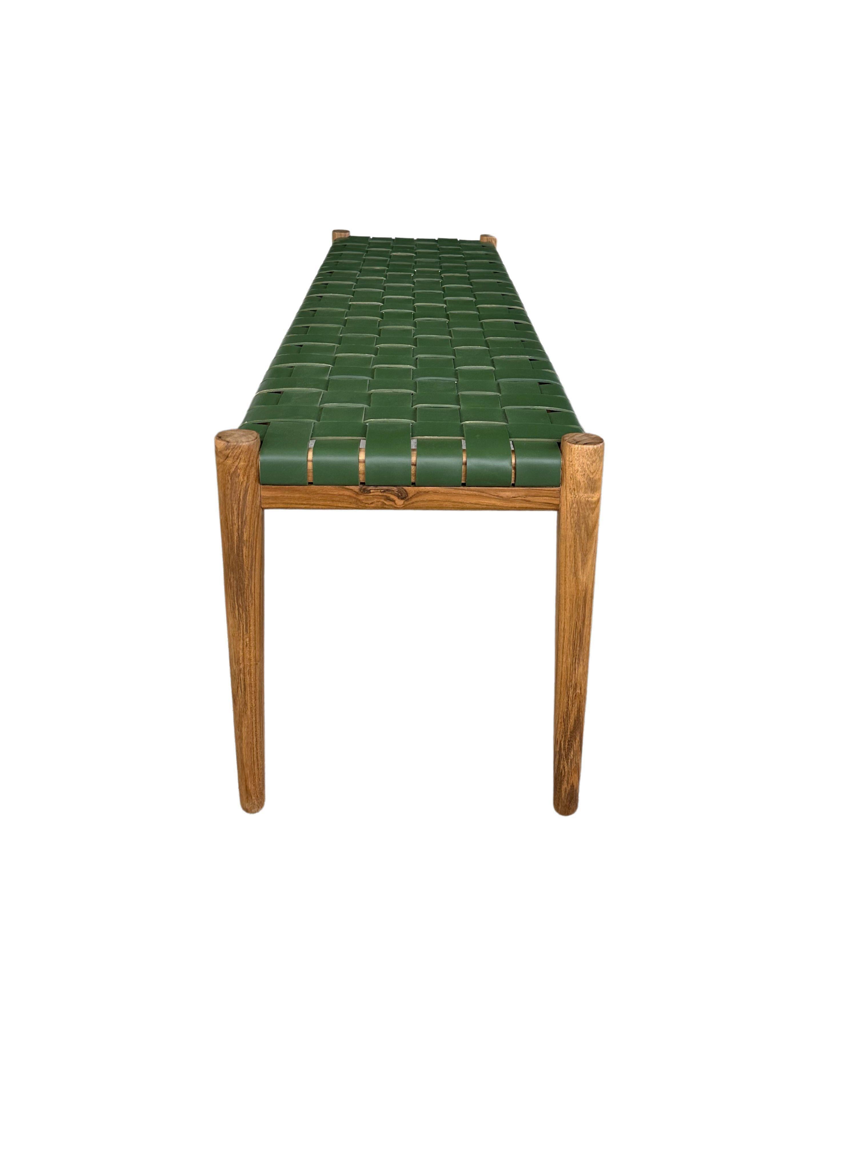 Banc en bois de teck, avec assise en cuir tissé Neuf - En vente à Jimbaran, Bali