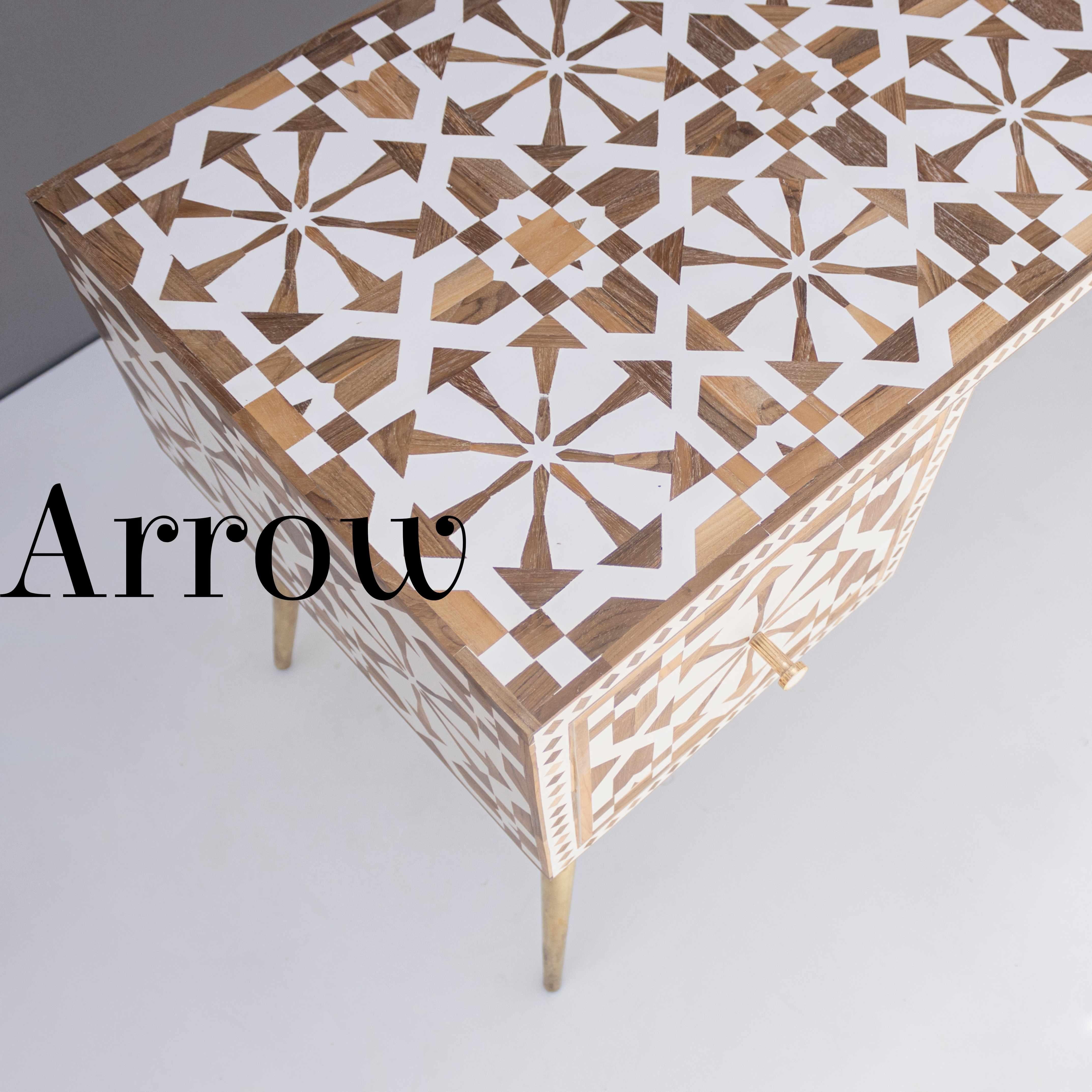 Mid-Century Modern Bureau de travail Arrow en marqueterie de Wood Wood en vente