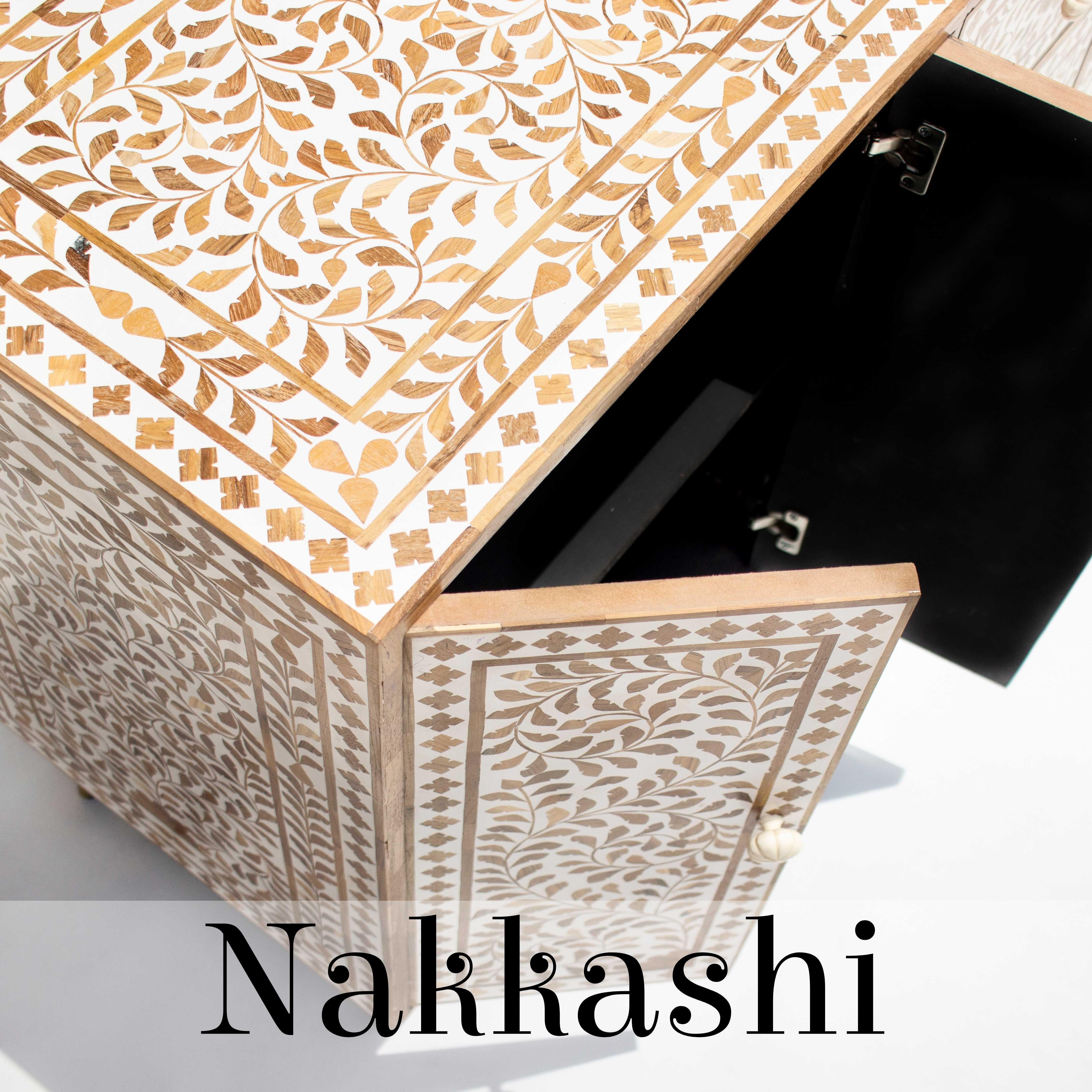Mid-Century Modern Cabinet en marqueterie de bois de teck en vente