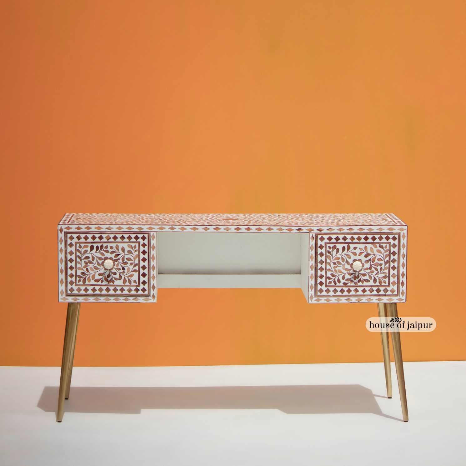 Intarsio Teak Wood Inlay Work Desk – Floral Vine Pattern by House of Jaipur in vendita