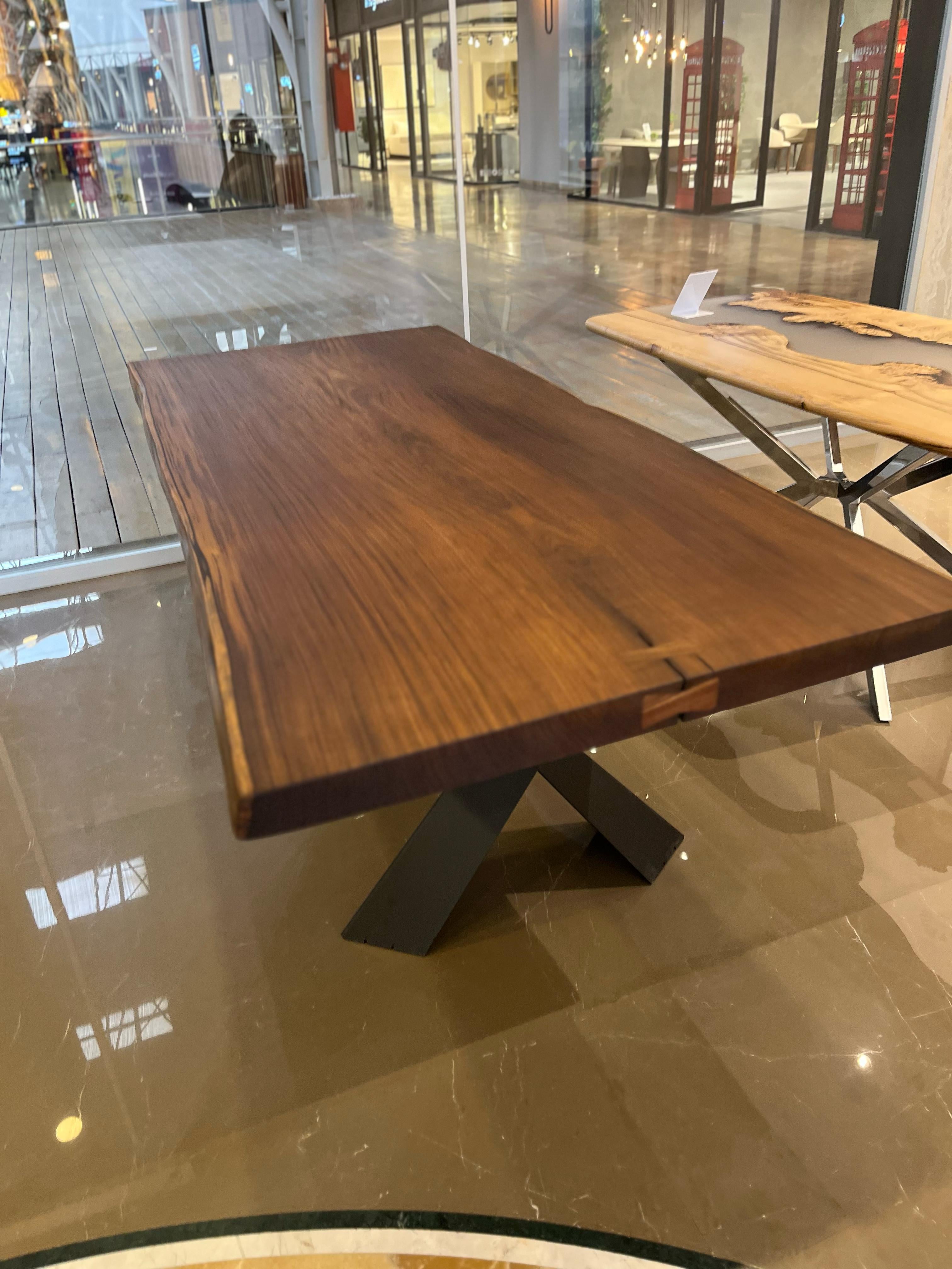 Mesa de comedor de exterior de madera de teca - Madera de teca para exterior - Mesa natural de canto vivo resina epoxi en venta