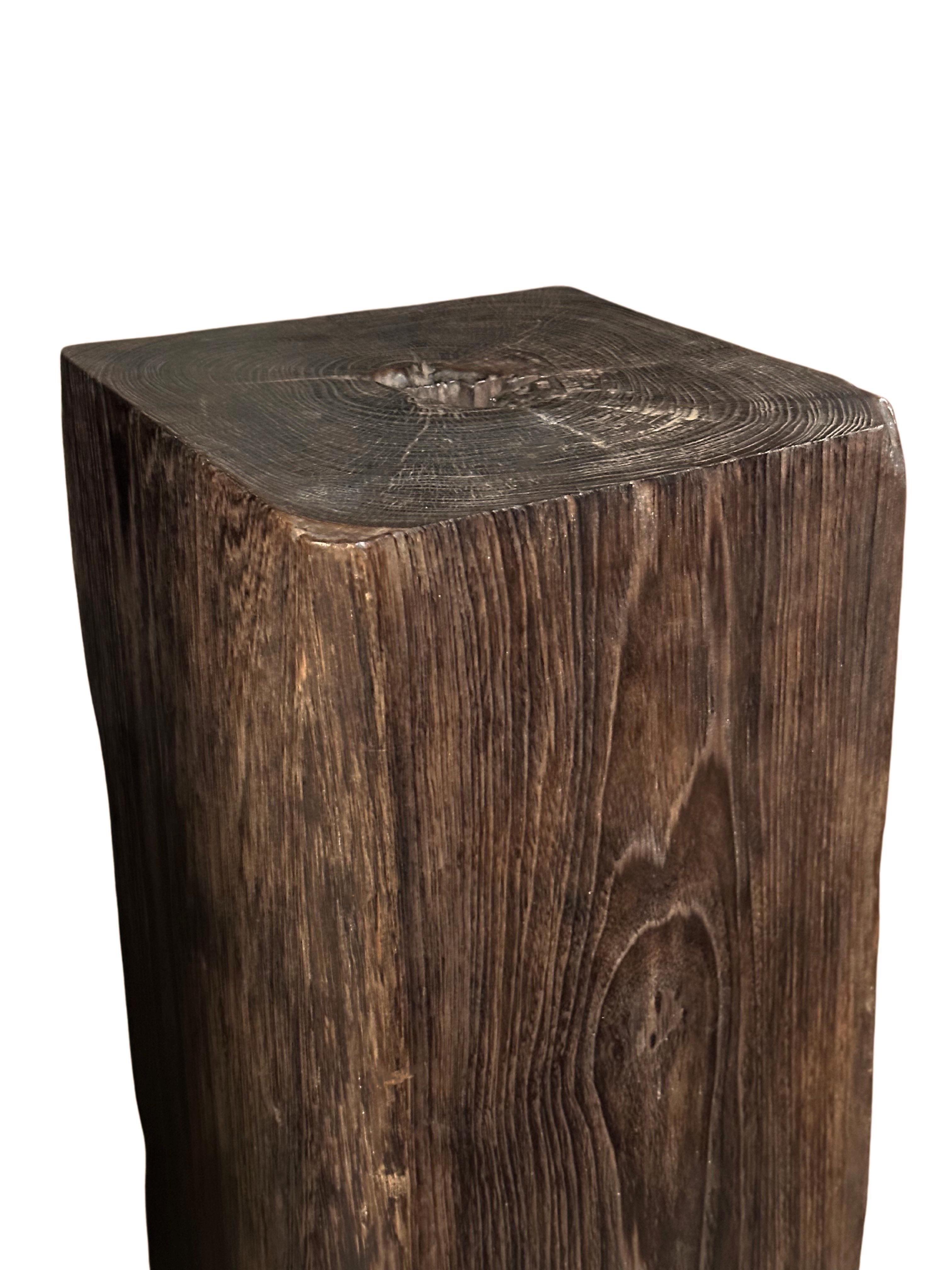 This exquisite teak wood pedestal showcases the natural beauty of the wood, featuring stunning, intricate textures that highlight its rich grain. The dark burnt finish adds a dramatic touch, enhancing the pedestal's elegance while accentuating the