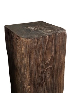 Guéridon en bois de teck finition brûlé, textures de bois étonnantes, organique moderne