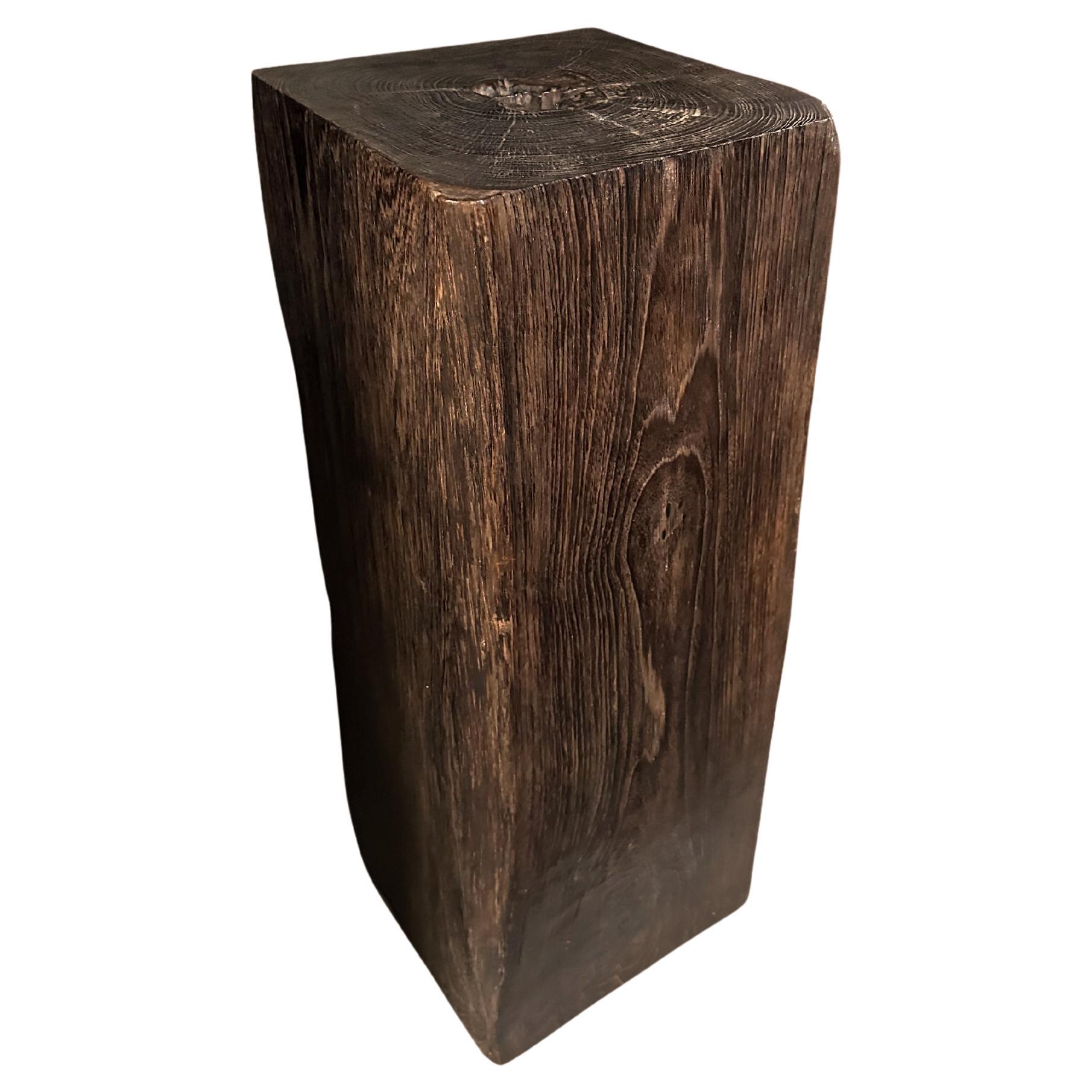 Pedestal de Madera de Teca Acabado Quemado Impresionantes Texturas de Madera, Orgánico Moderno