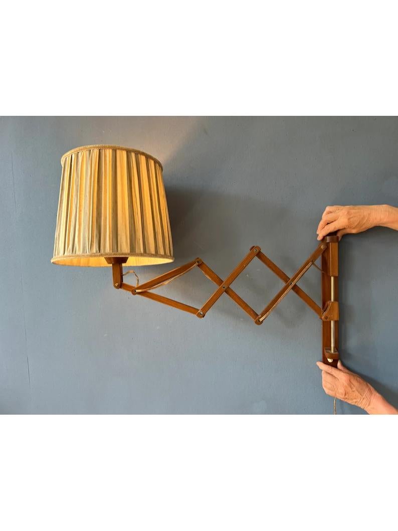 Teak Wood Scissor Wall Light, 1970s In Excellent Condition For Sale In ROTTERDAM, ZH