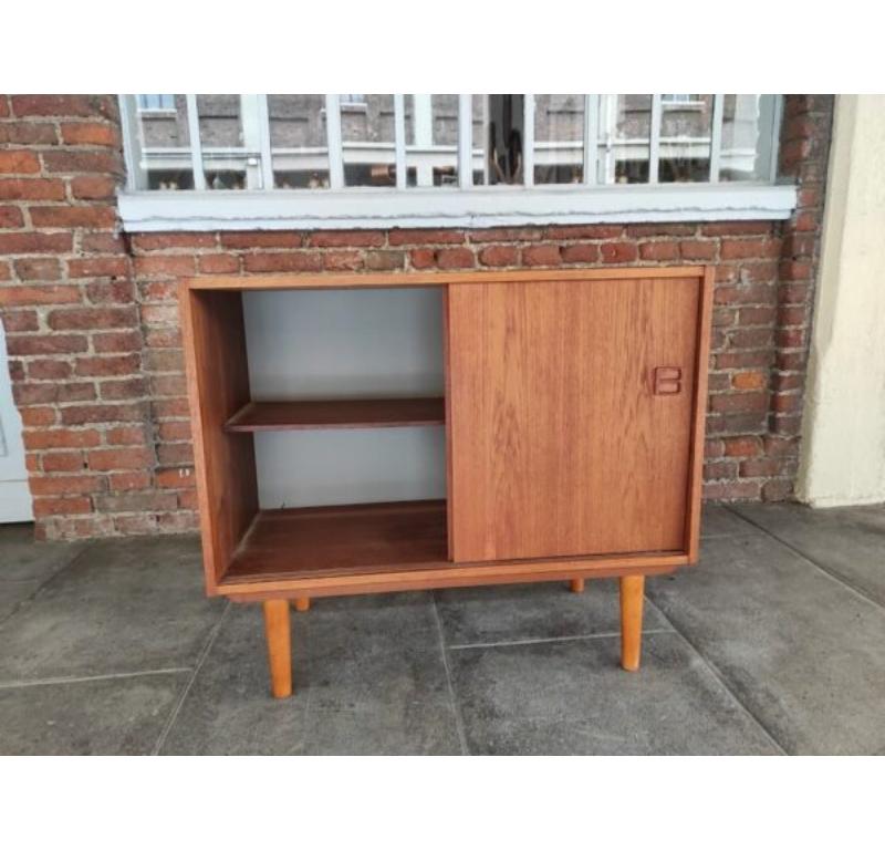 Teak wood Sideboard, Denmark, 1960
The sideboard will be delivered perfectly restored and finished with natural oils and waxes.

Additional information:
Country of Manufacture – Denmark
Design Period – 1960
Production Period – 1960
Style –