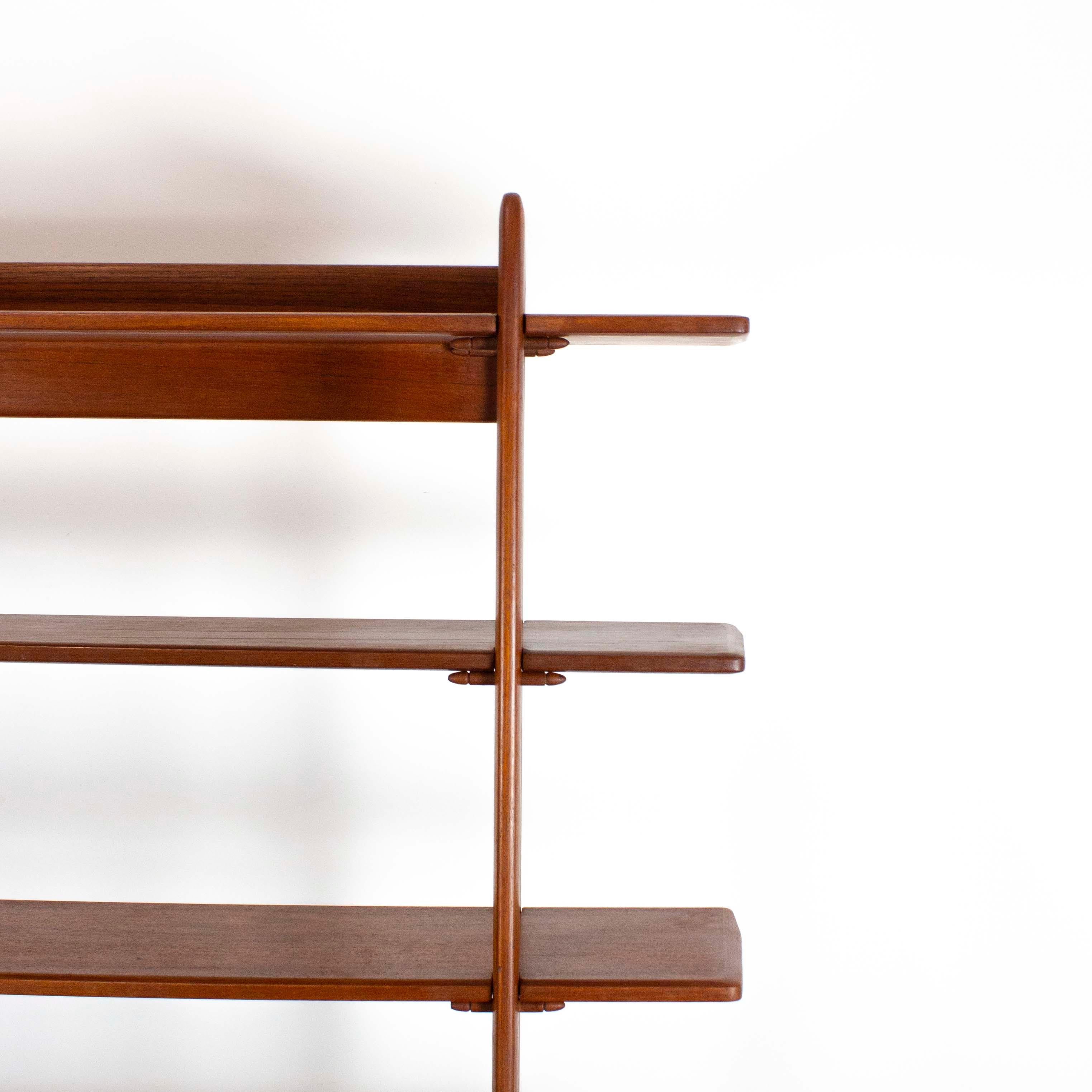 Teak wood sideboard with adjustable shelves - Swiss Teak - Switzerland - c. 1960 im Zustand „Gut“ im Angebot in Madrid, España