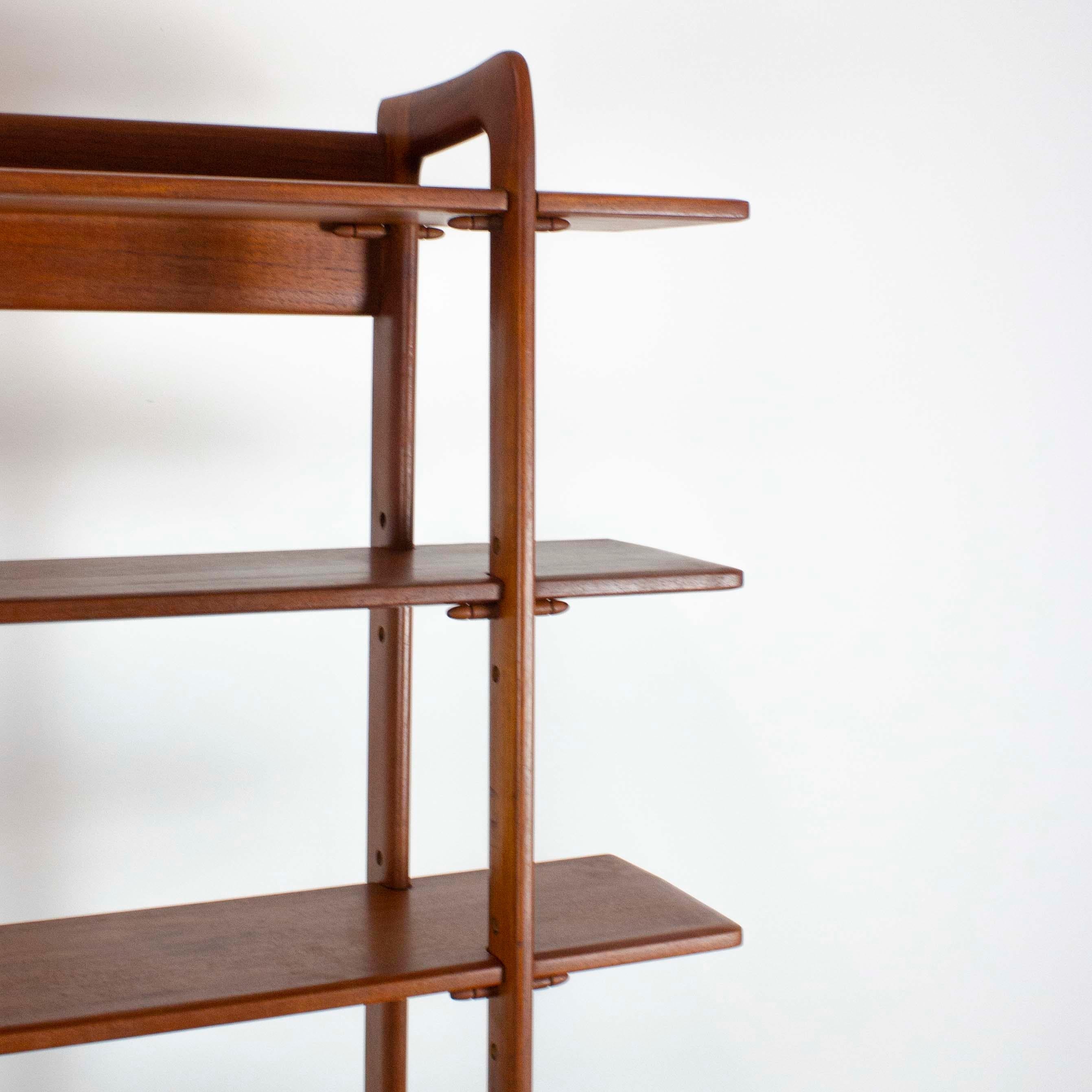 Teak wood sideboard with adjustable shelves - Swiss Teak - Switzerland - c. 1960 (Mitte des 20. Jahrhunderts) im Angebot