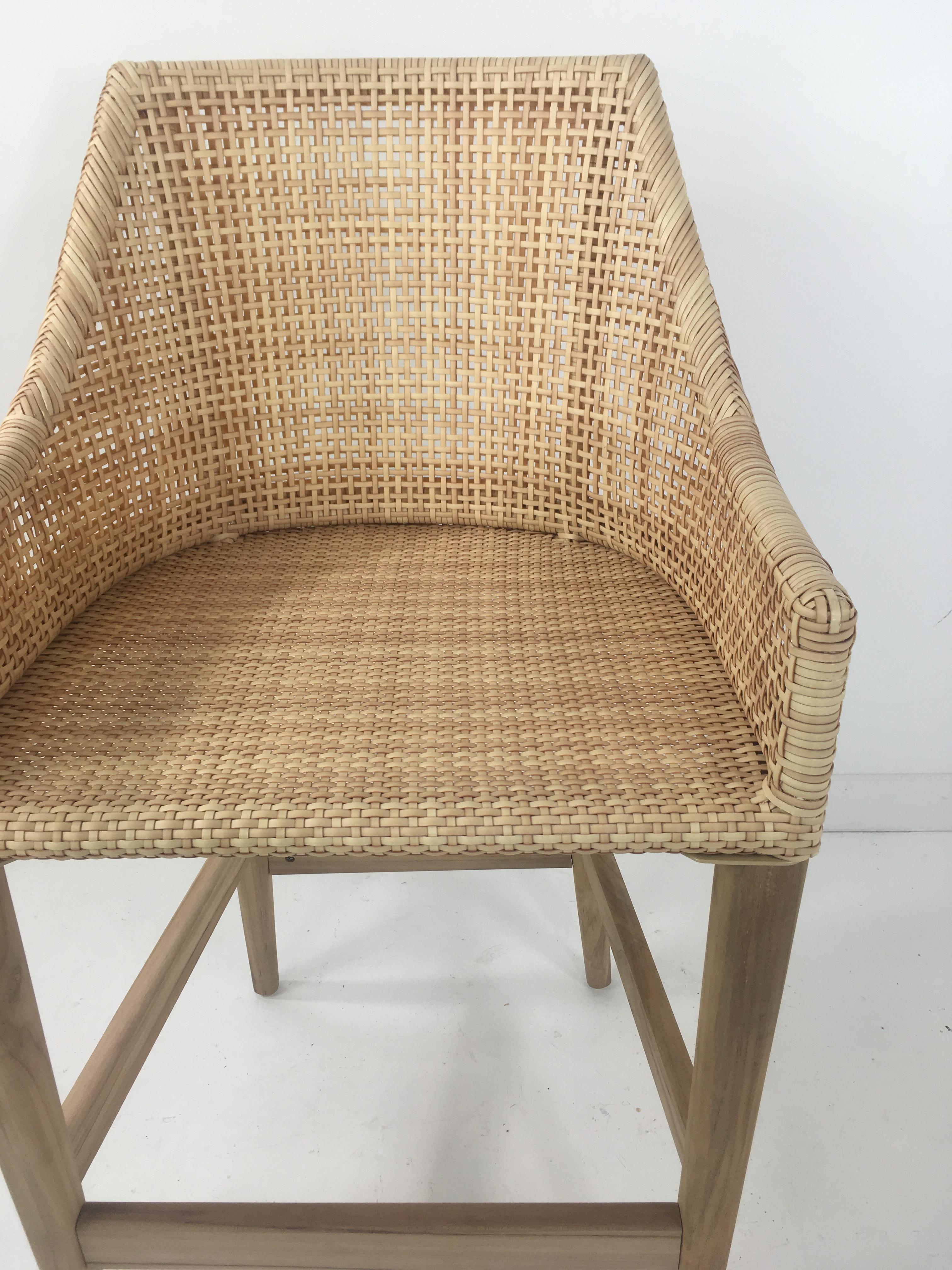 Sgabello da bar per esterni in legno di teak e resina intrecciata effetto rattan in vendita 11