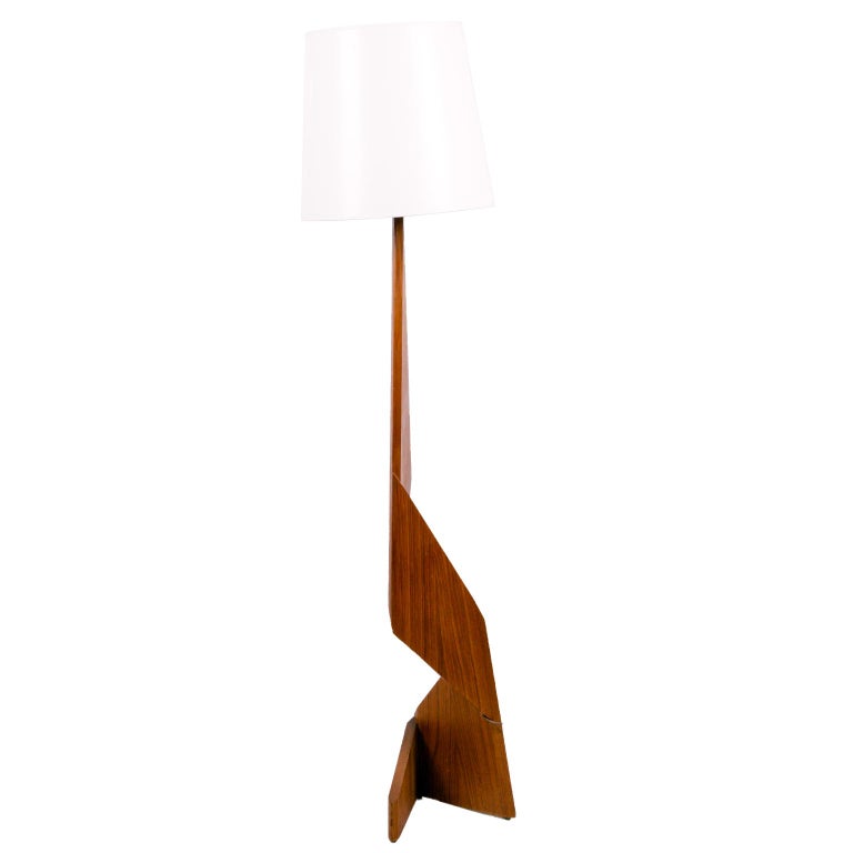 This ever popular Canadian designed and made vintage teak “zig zag” floor lamp is in excellent condition and sports a new parchment shade. The lamp is as much a floor lamp as it is a functional piece of sculpture.