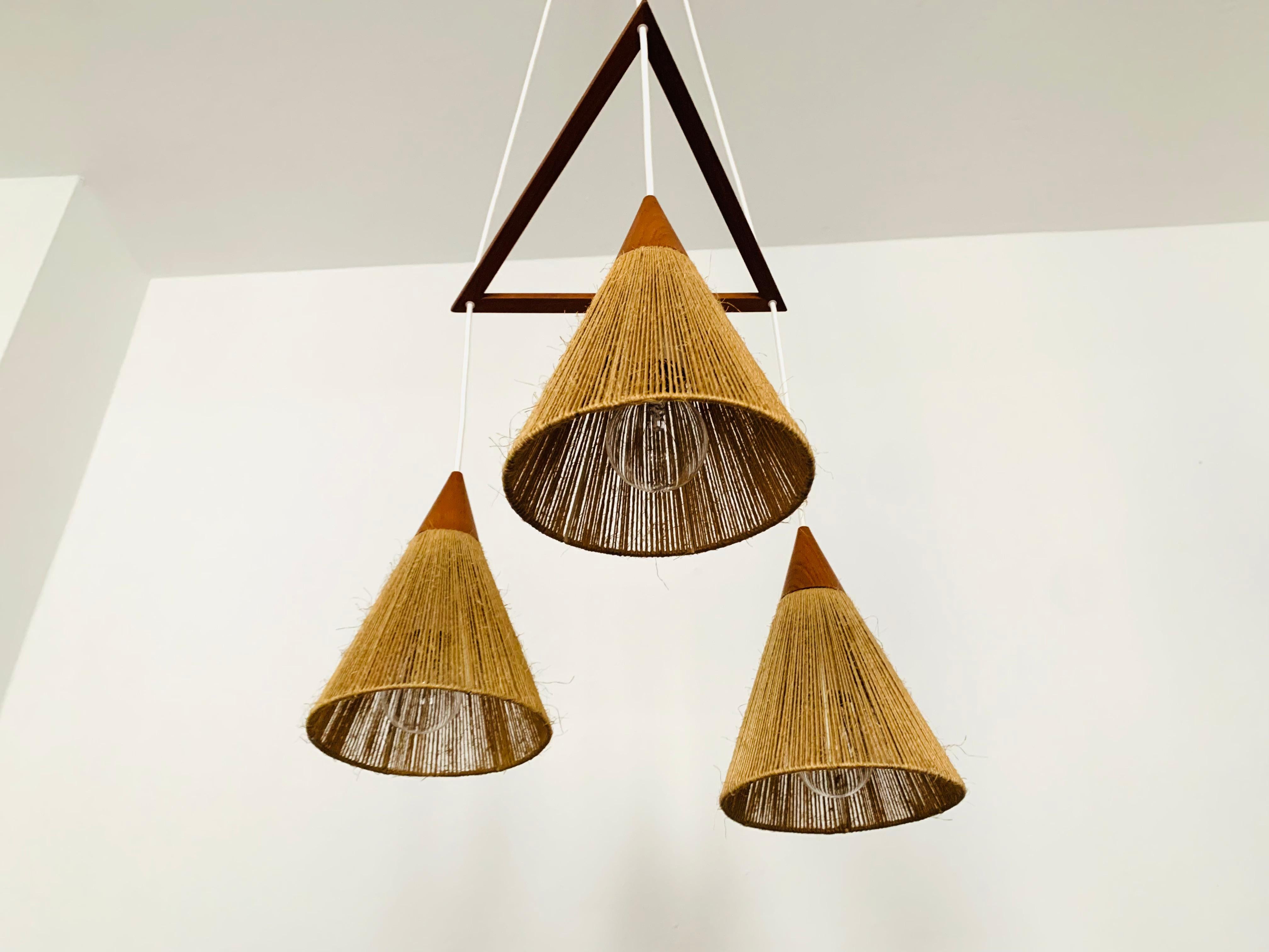 Rafia Lampada a cascata in legno di teak e sisal di Temde in vendita