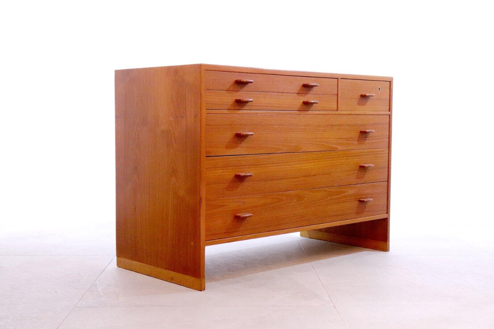 Teakwood Chest of Drawers Ry Møbler, Hans Wegner, 1955 In Good Condition For Sale In London, GB