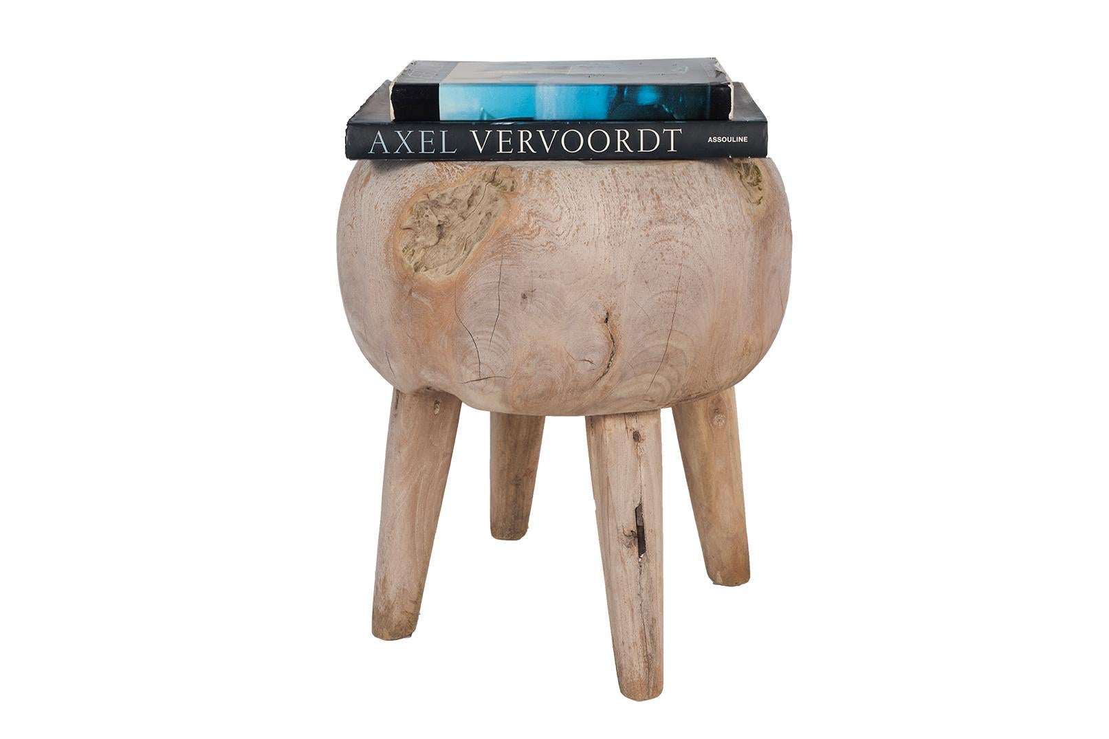 Organique Tabouret bas en teck en vente