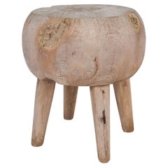 Taburete bajo de madera de teca