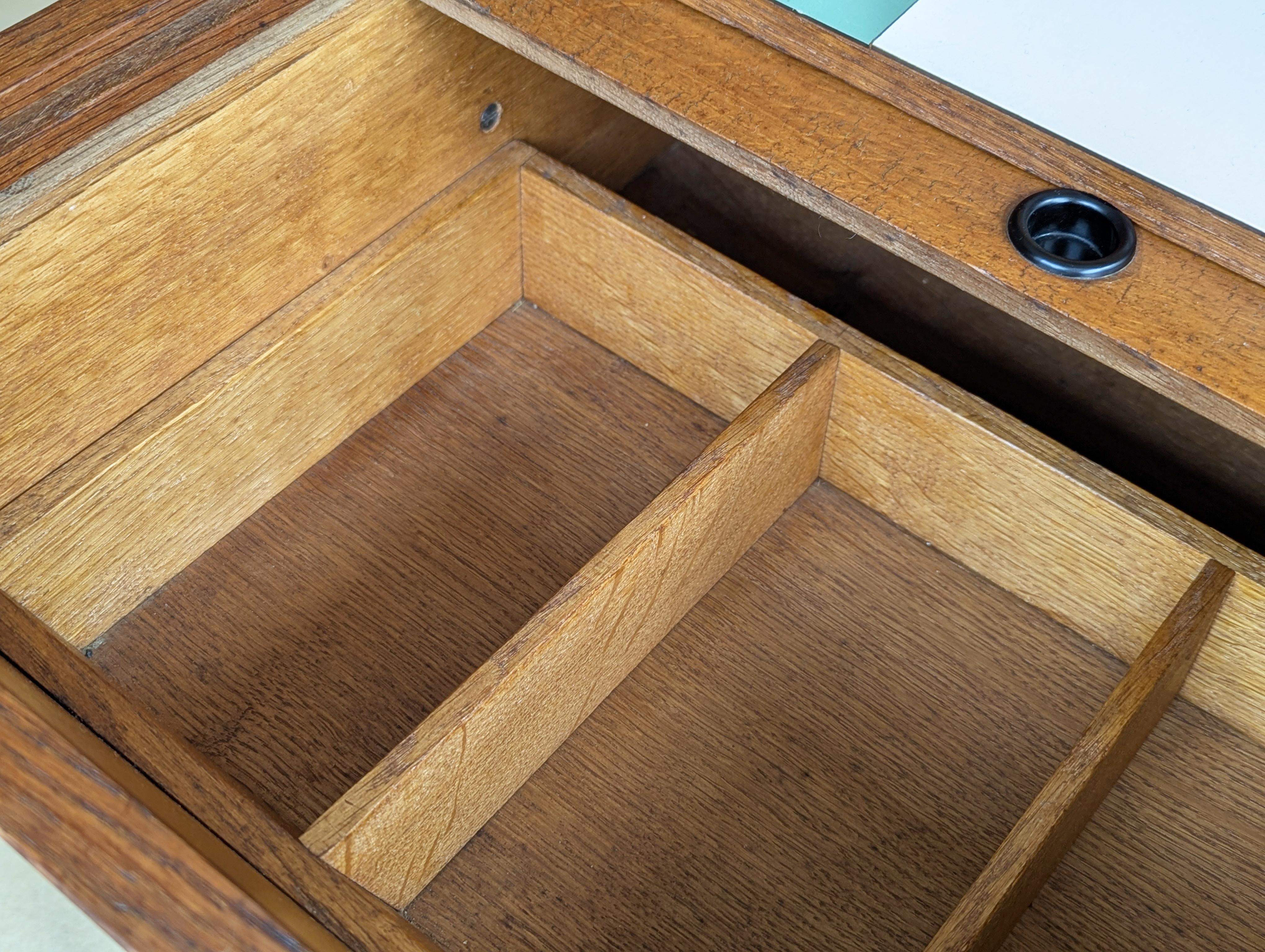 Contenant de table de travail/table basse moderne du milieu du siècle dernier en teck et stratifié plastique en vente 7