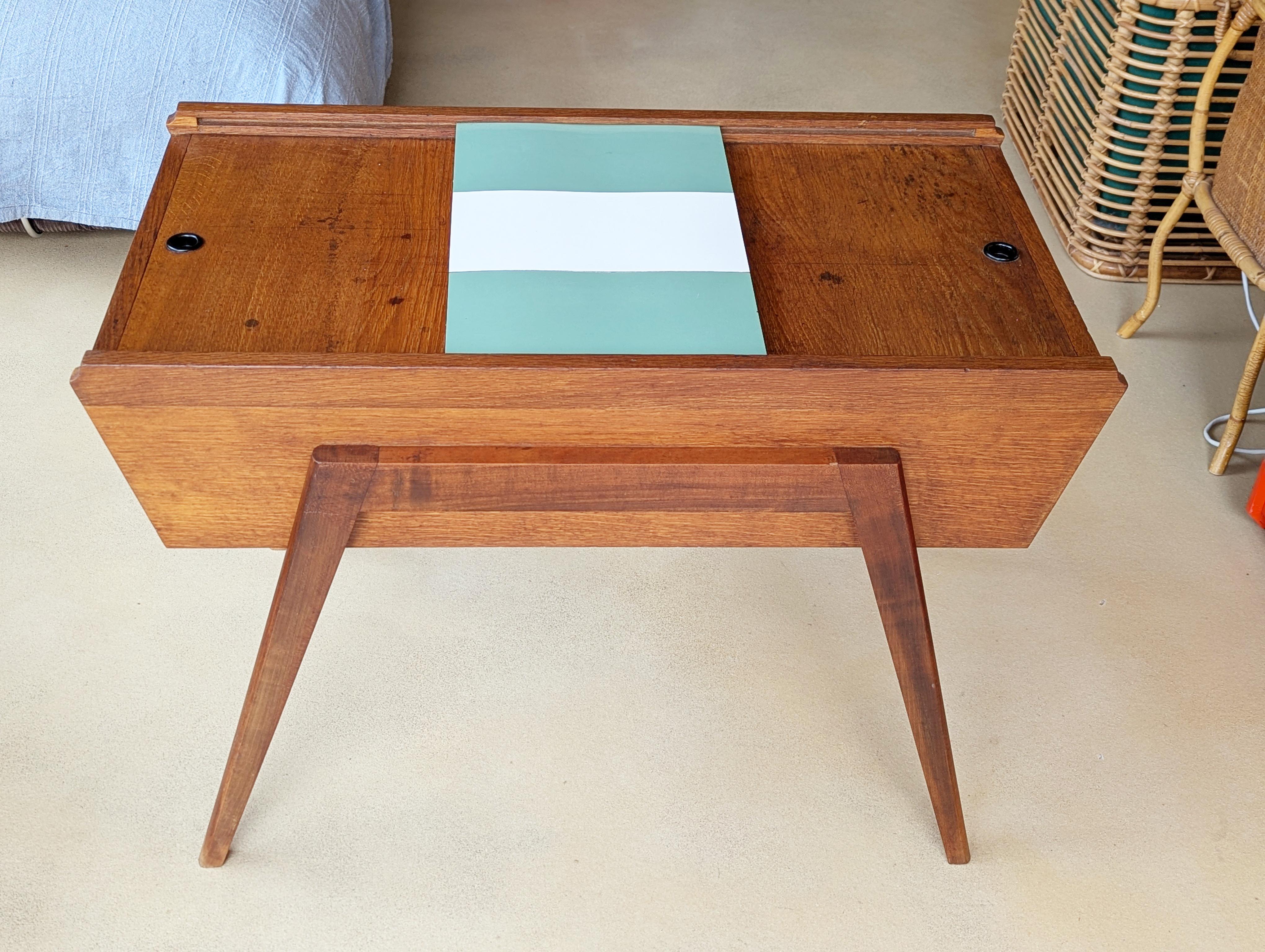 Mid-Century Modern Contenant de table de travail/table basse moderne du milieu du siècle dernier en teck et stratifié plastique en vente