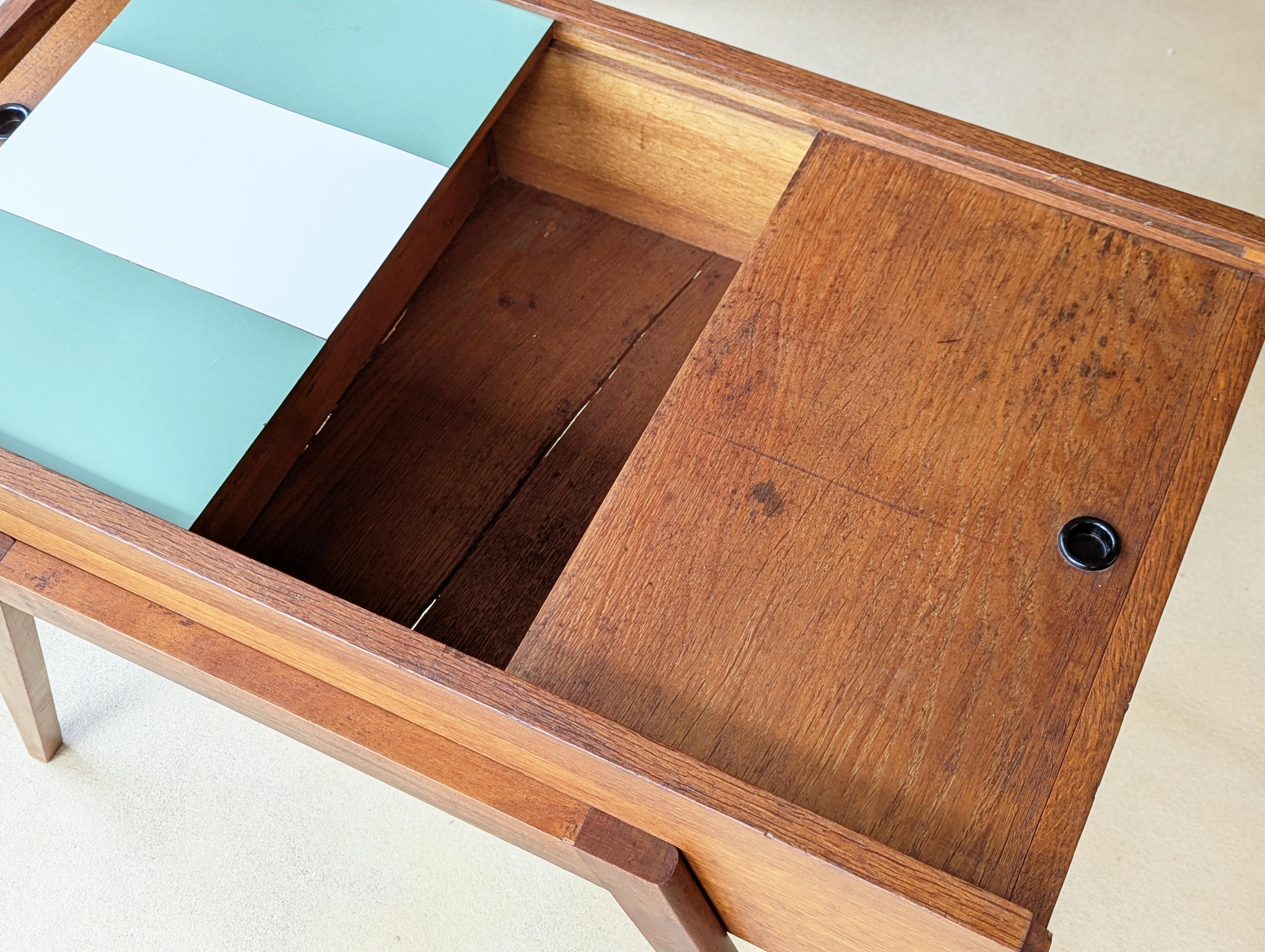 Laminé Contenant de table de travail/table basse moderne du milieu du siècle dernier en teck et stratifié plastique en vente