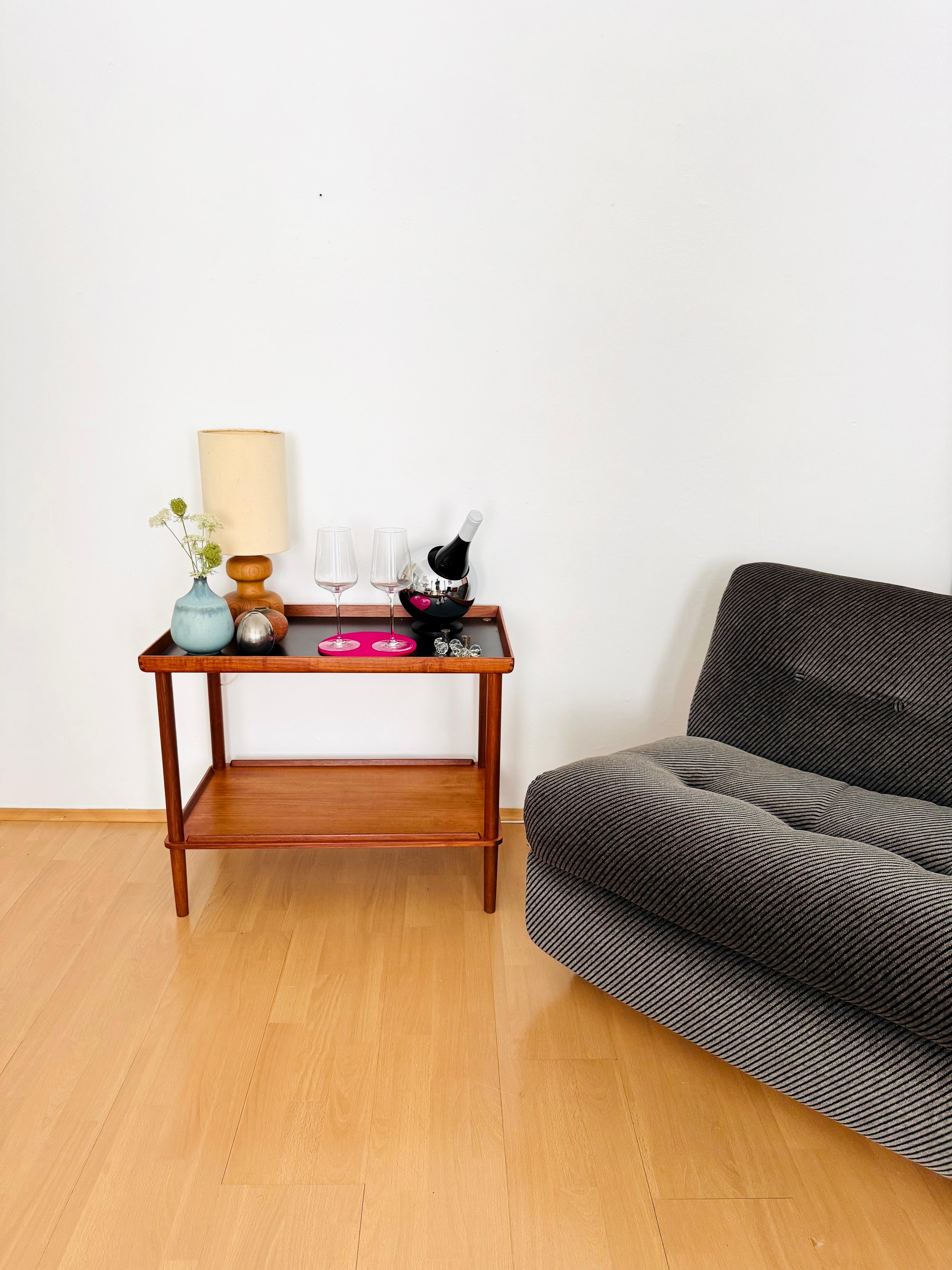 Mesa auxiliar de madera de teca de Peter Hvidt y Orla Mølgaard-Nielsen en venta 3