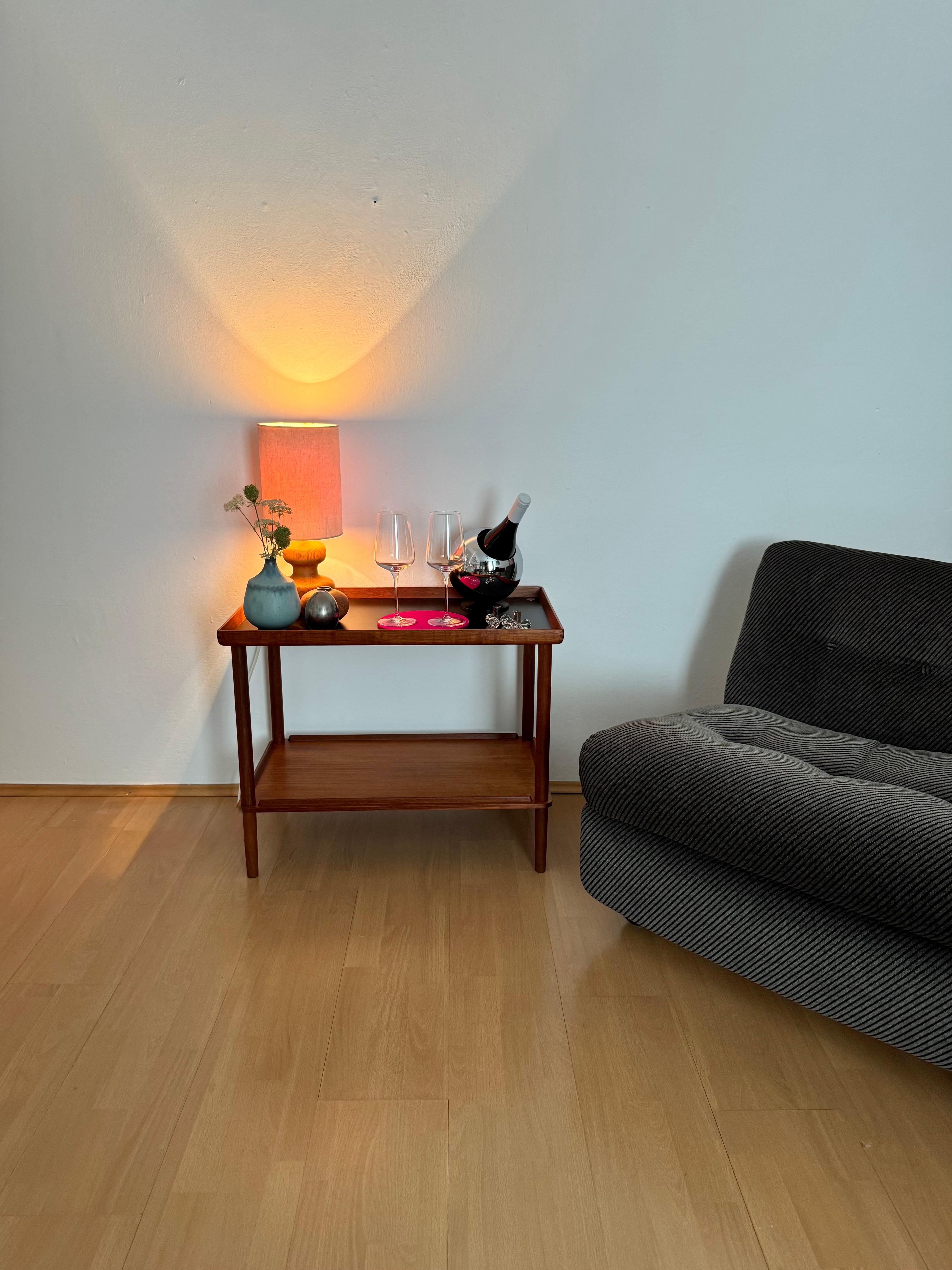 Mesa auxiliar de madera de teca de Peter Hvidt y Orla Mølgaard-Nielsen en venta 4