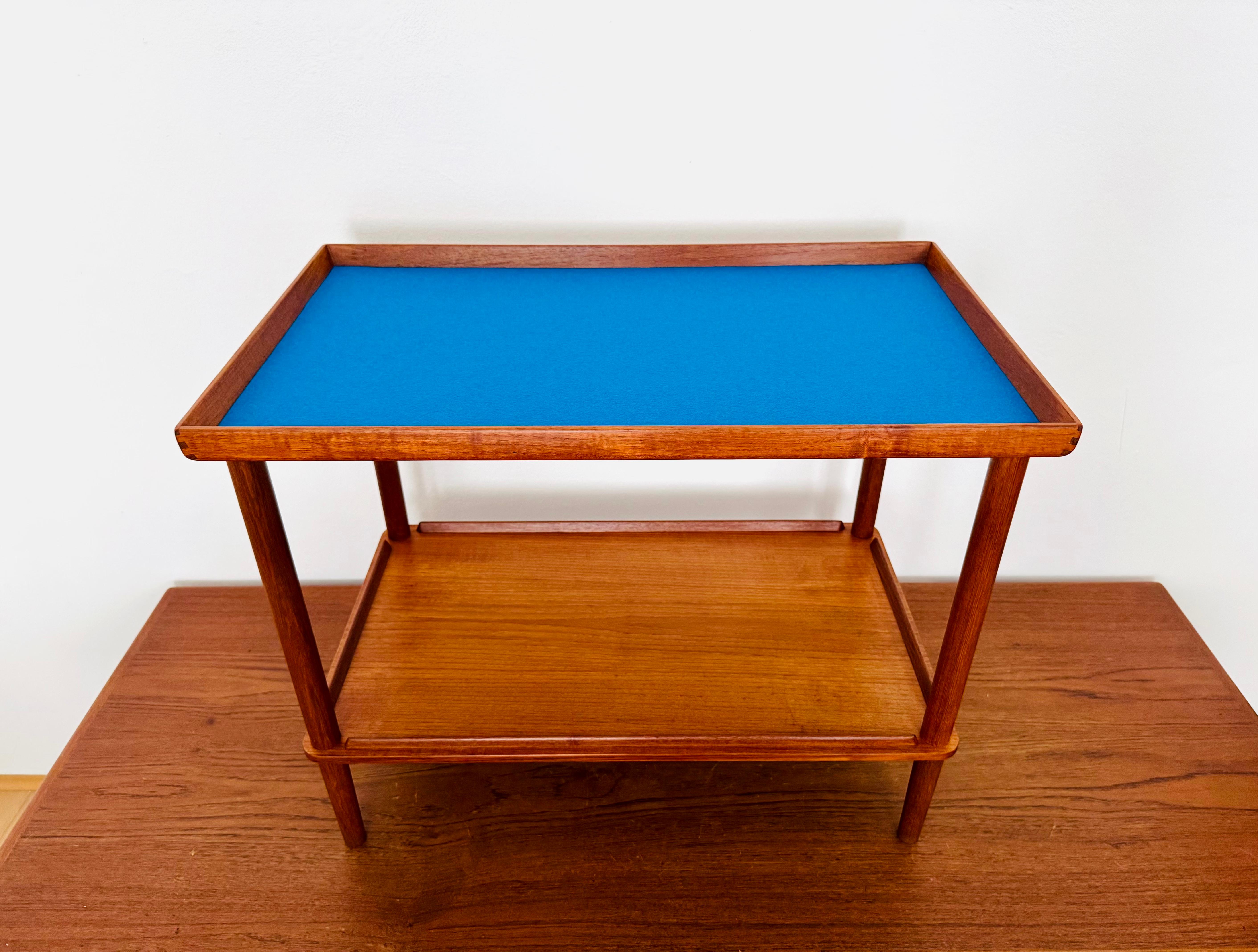 Mesa auxiliar de madera de teca de Peter Hvidt y Orla Mølgaard-Nielsen en venta 9