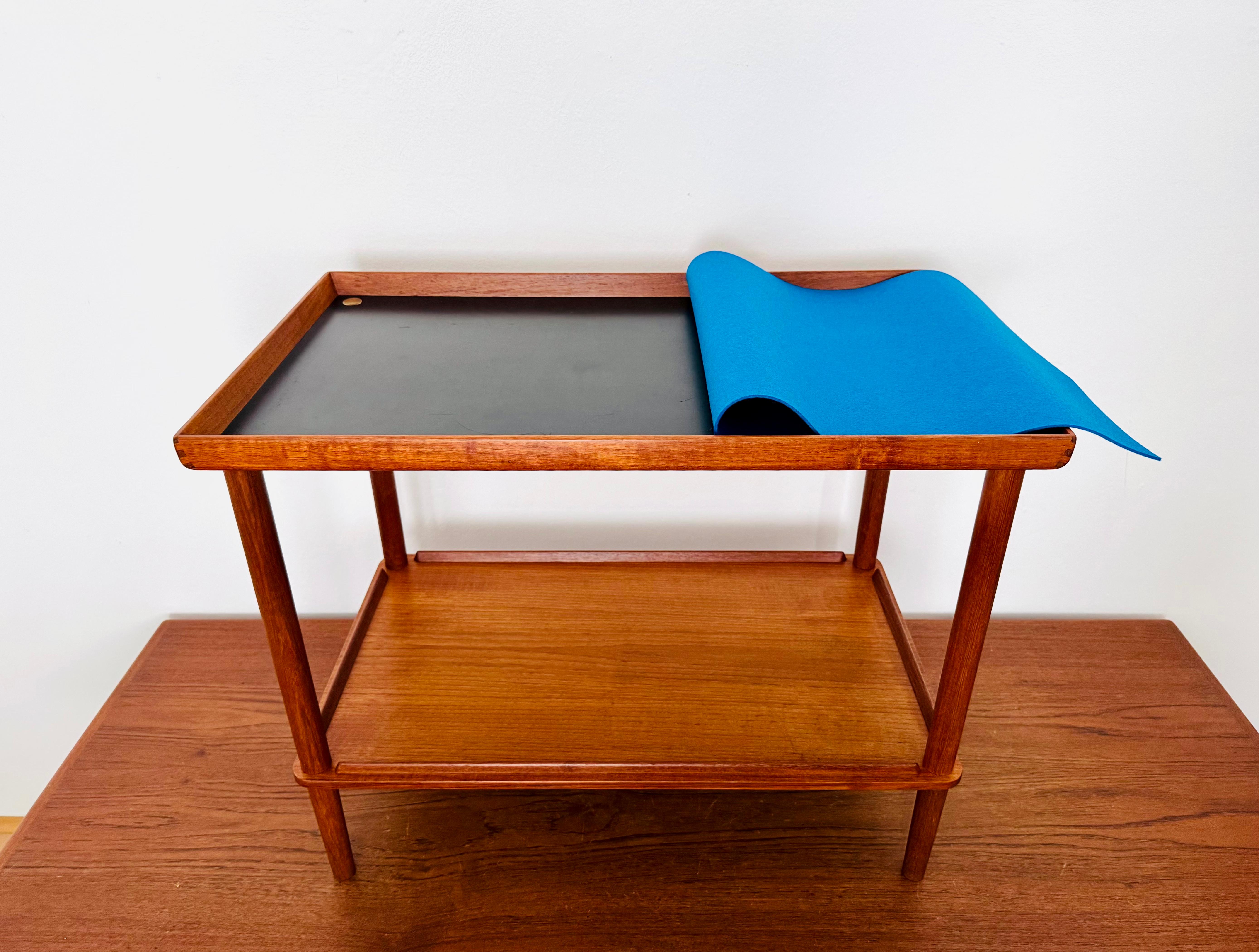 Mesa auxiliar de madera de teca de Peter Hvidt y Orla Mølgaard-Nielsen en venta 10