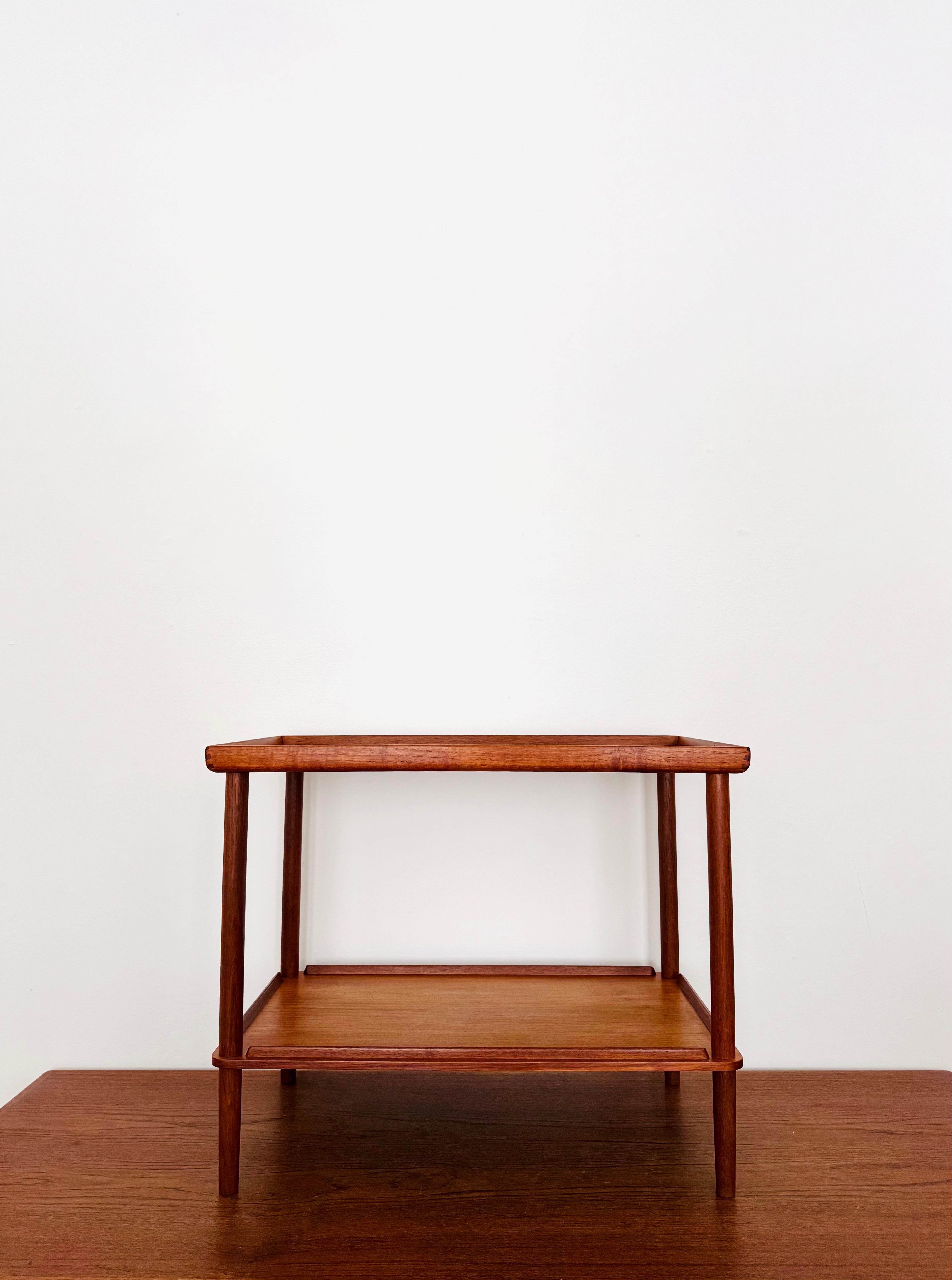 Mesa auxiliar de madera de teca de Peter Hvidt y Orla Mølgaard-Nielsen Danés en venta
