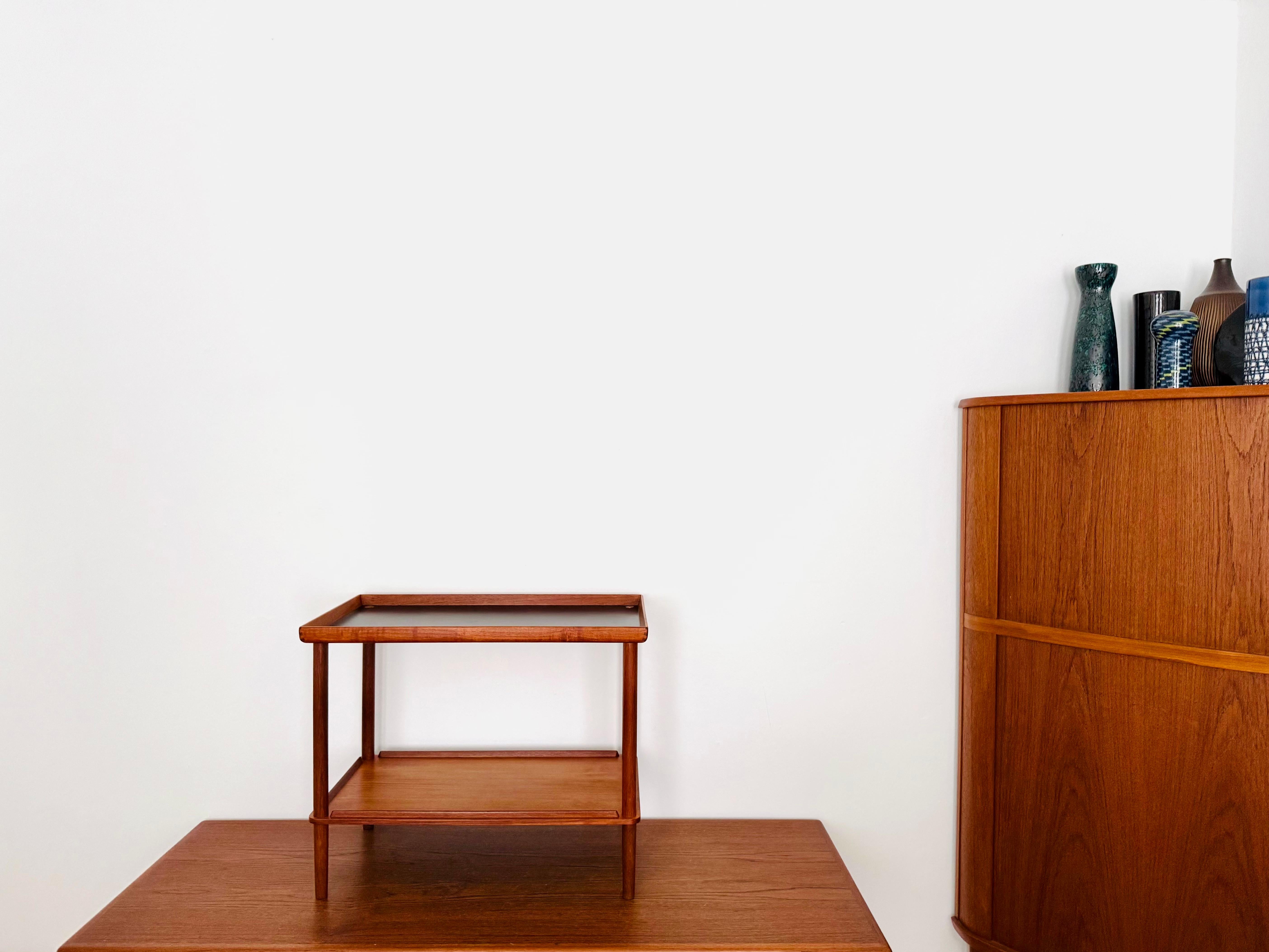 Mesa auxiliar de madera de teca de Peter Hvidt y Orla Mølgaard-Nielsen en Bueno estado para la venta en München, DE