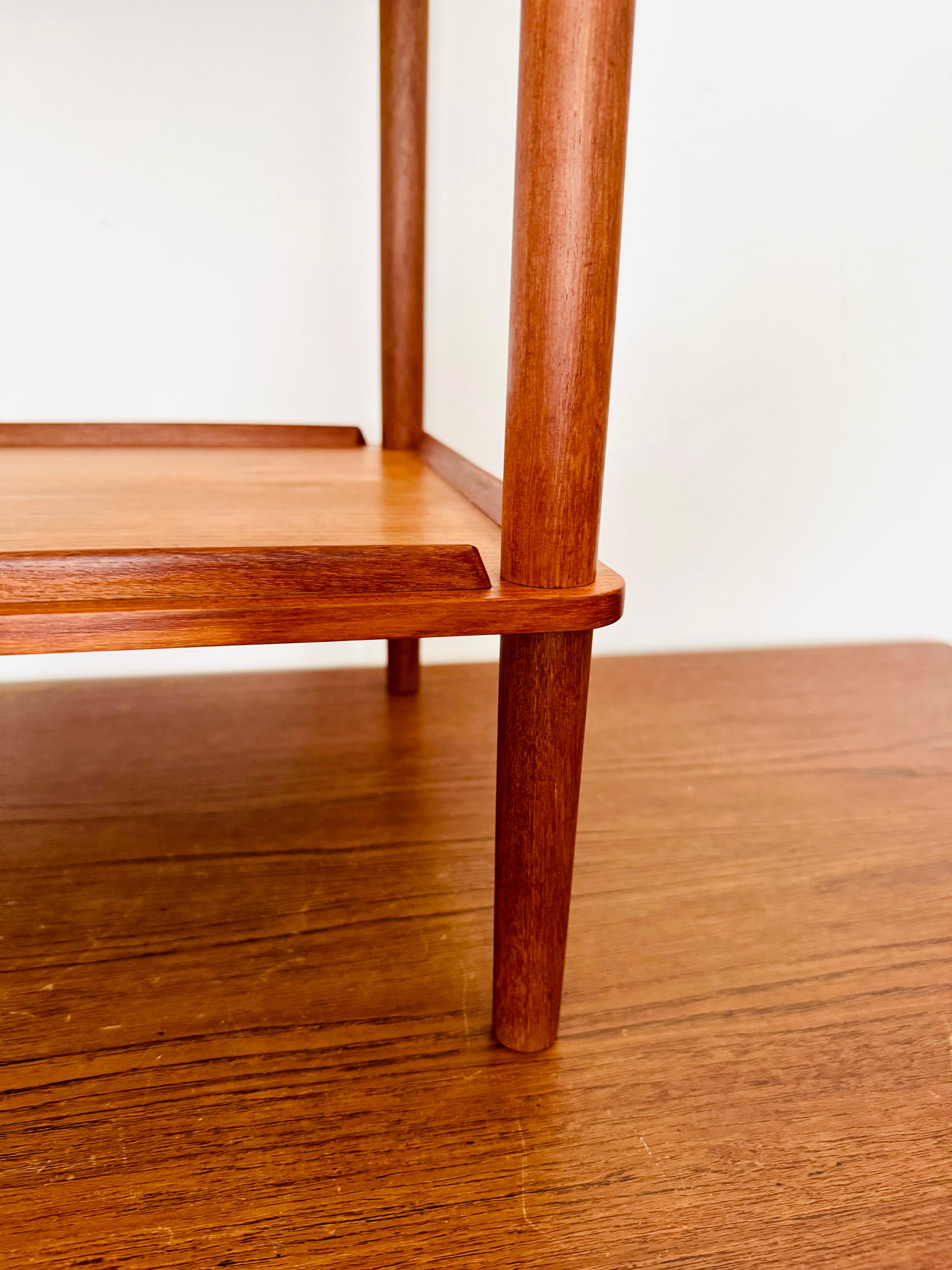 Mesa auxiliar de madera de teca de Peter Hvidt y Orla Mølgaard-Nielsen Teca en venta