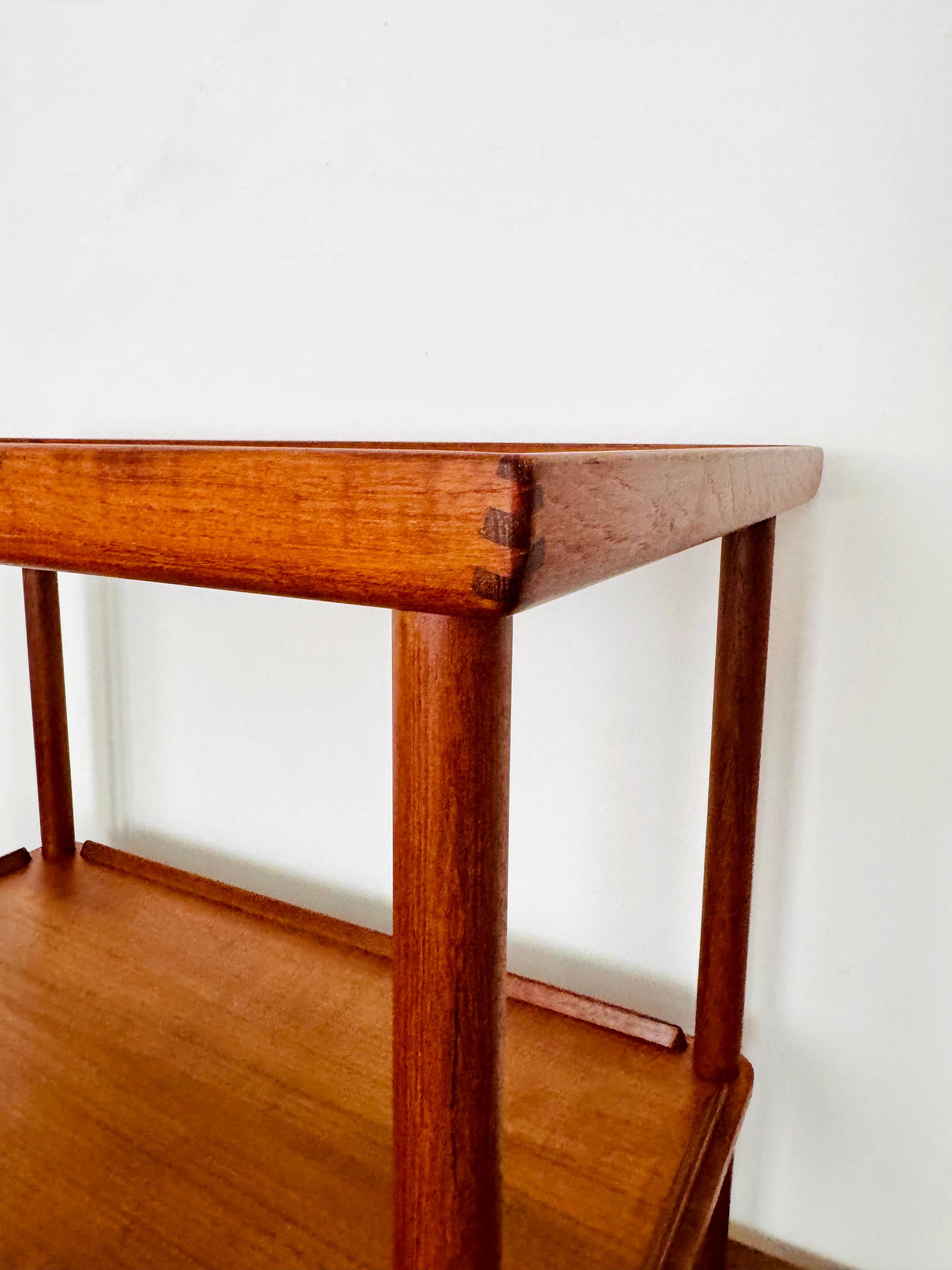 Mesa auxiliar de madera de teca de Peter Hvidt y Orla Mølgaard-Nielsen en venta 1