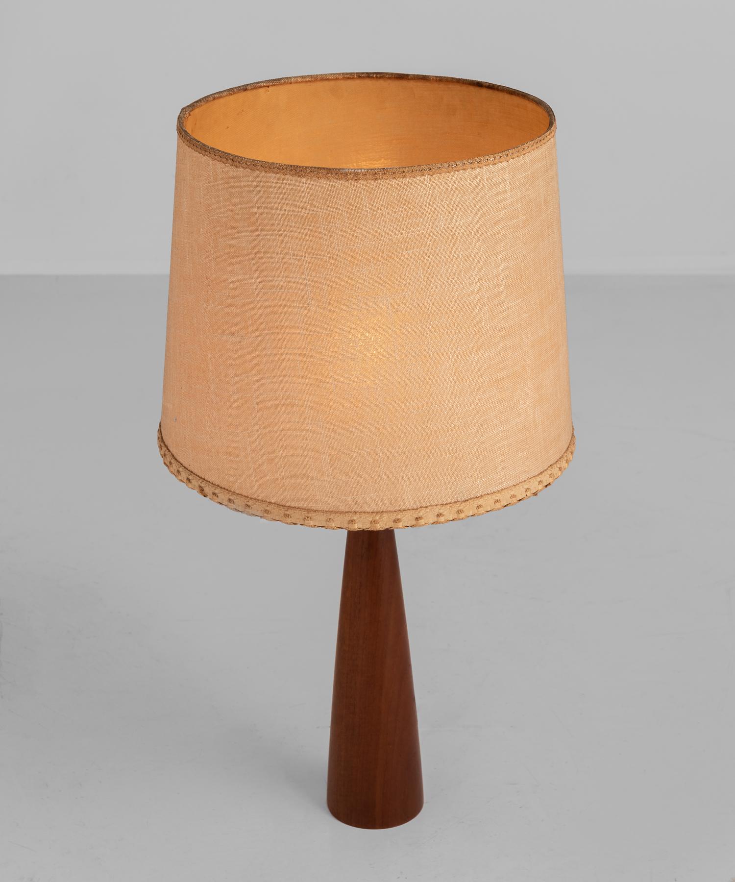 Teakwood Table Lamp, Italy, circa 1960 im Zustand „Gut“ in Culver City, CA