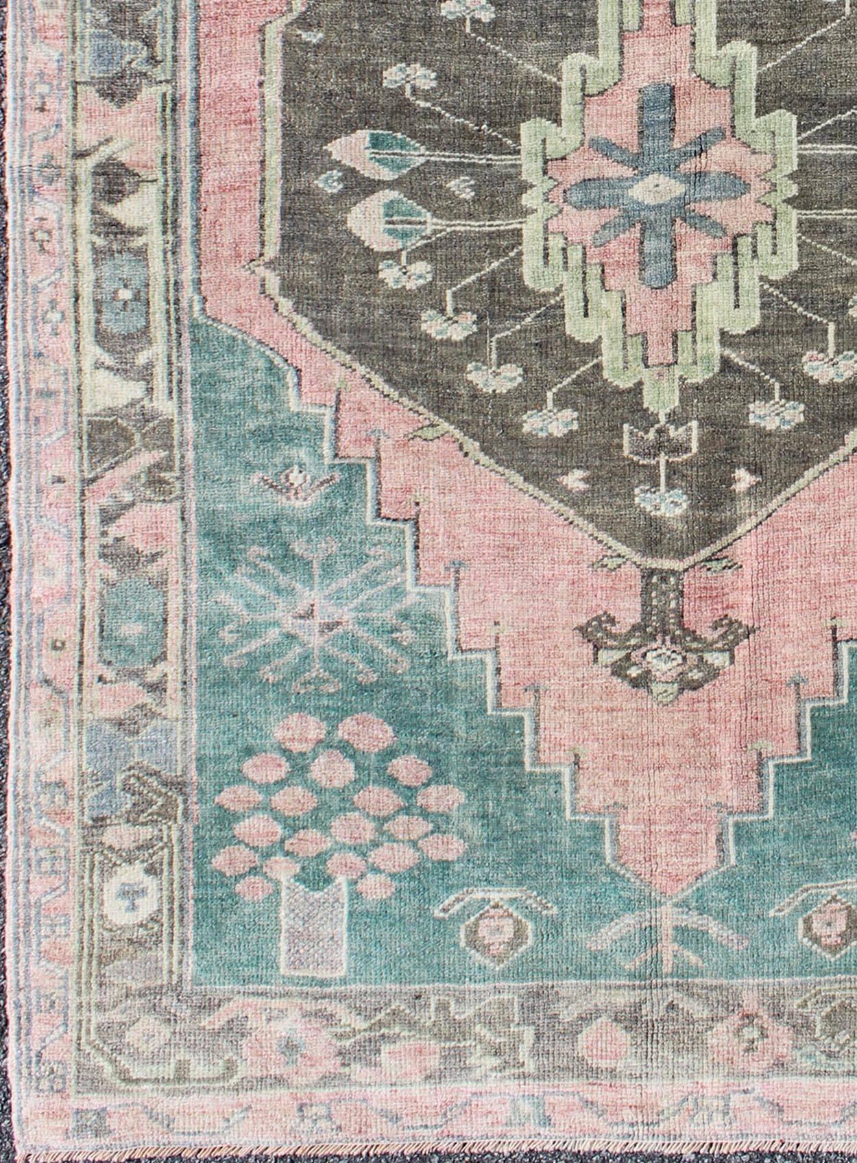 Oushak rug vintage from Turkey with medallion and geometric design in teal and salmon, rug en-165217, country of origin / type: Turkey / Oushak, circa 1950.

This striking vintage Turkish Oushak rug bears a teal-colored body that is highlighted by a