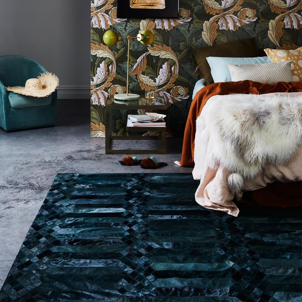 Teal, Alfombra de cuero de vaca Largo personalizable inspirada en el art déco X-Grande Art Decó en venta