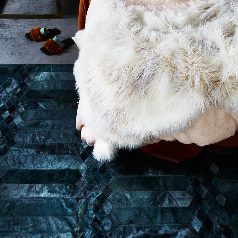 Teal, Alfombra de cuero de vaca Largo personalizable inspirada en el art déco X-Grande en Nuevo estado para la venta en Charlotte, NC